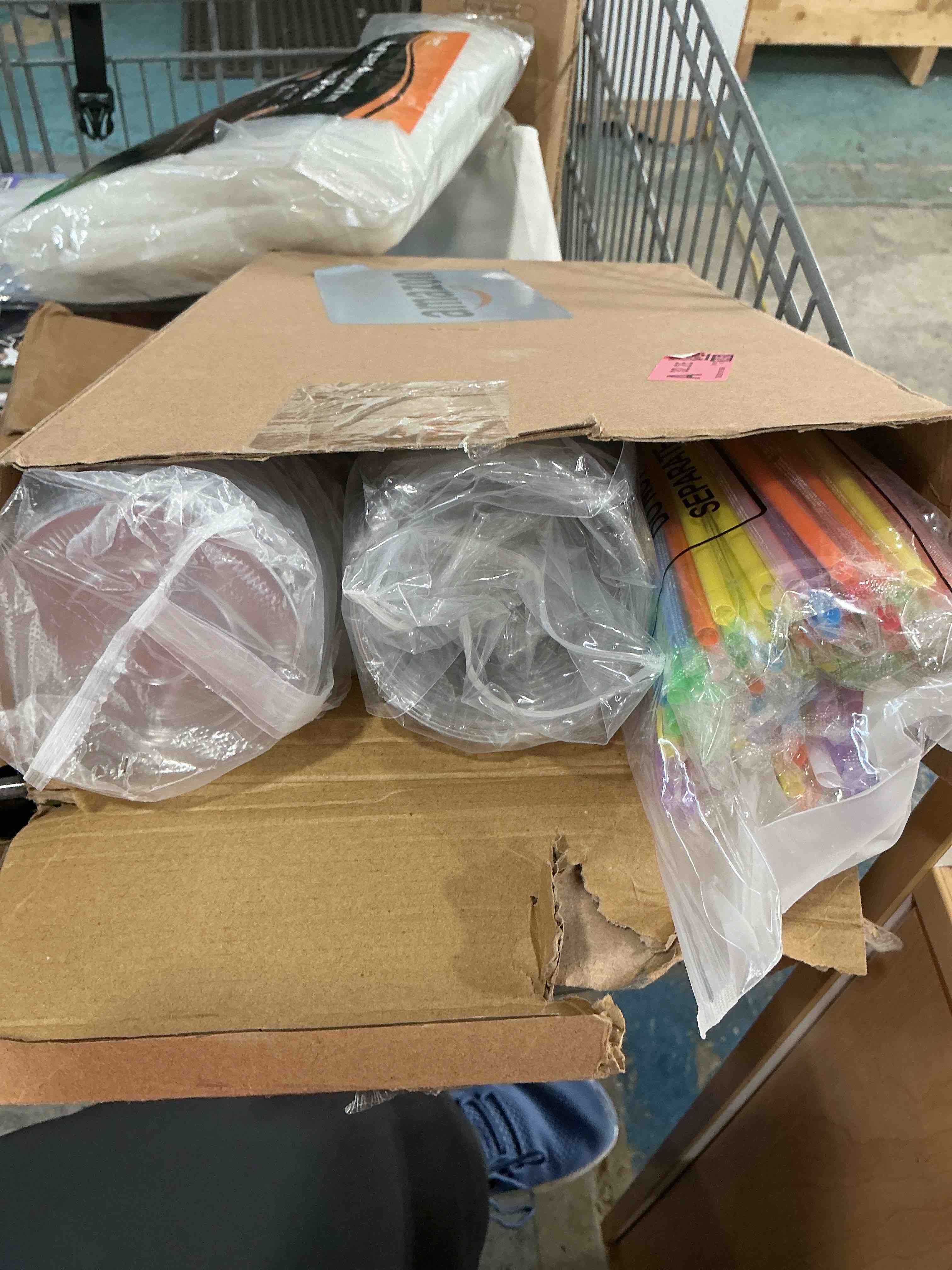 Condition photo showing New/Like New for 100 pack clear plastic cups with flat lids and straws disposable drinking cups for iced coffee, cold drinks, juice, smoothies, milkshakes (16 oz) 100 16 oz