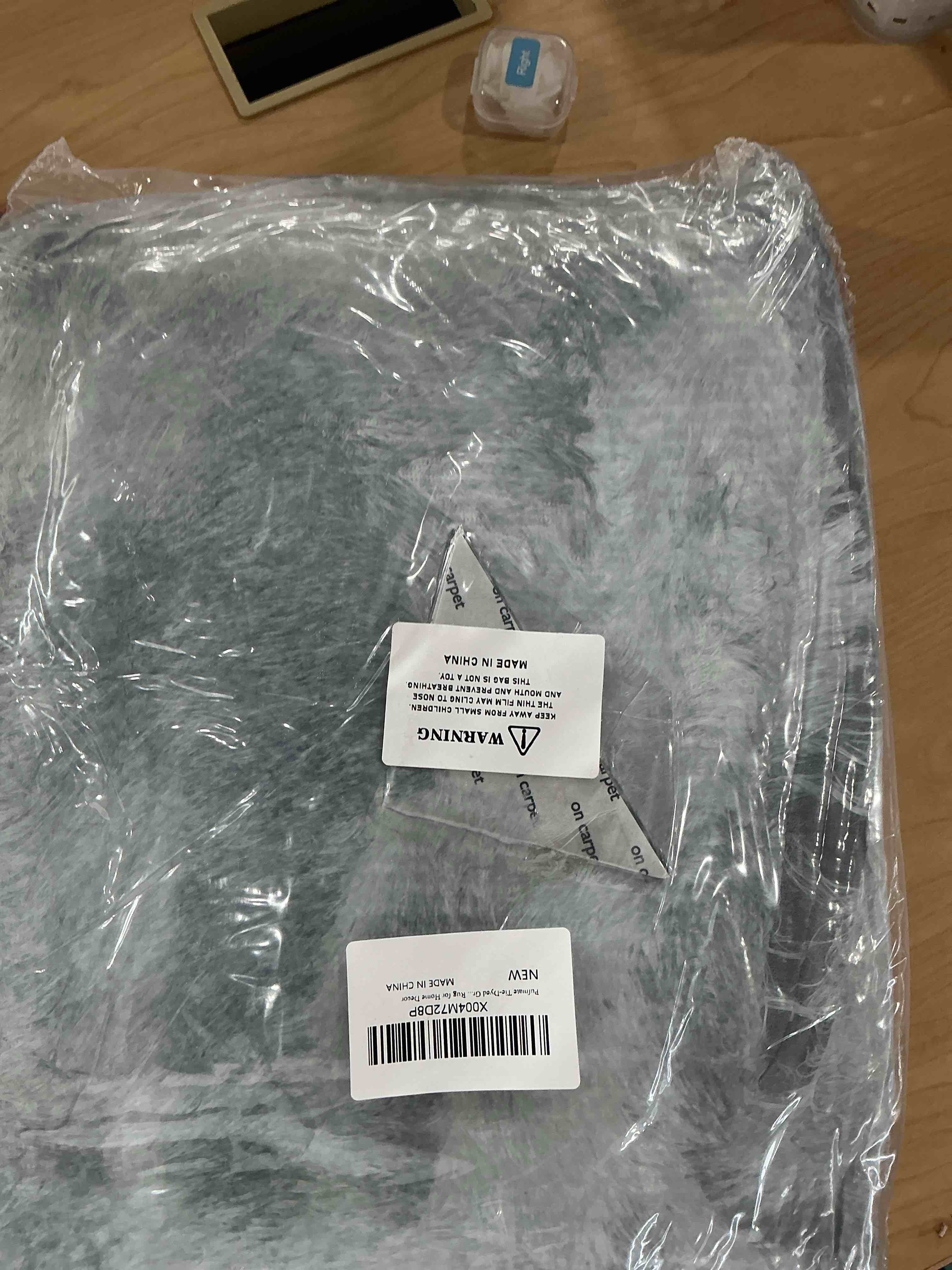 Condition photo showing New/Like New for shag area rugs for bedroom living room,4x6 ultra soft fluffy area rugs for dorm, indoor carpet nursery rugs for kids room home decor,tie-dye grey 4' x 6' (rectangular) mottling grey