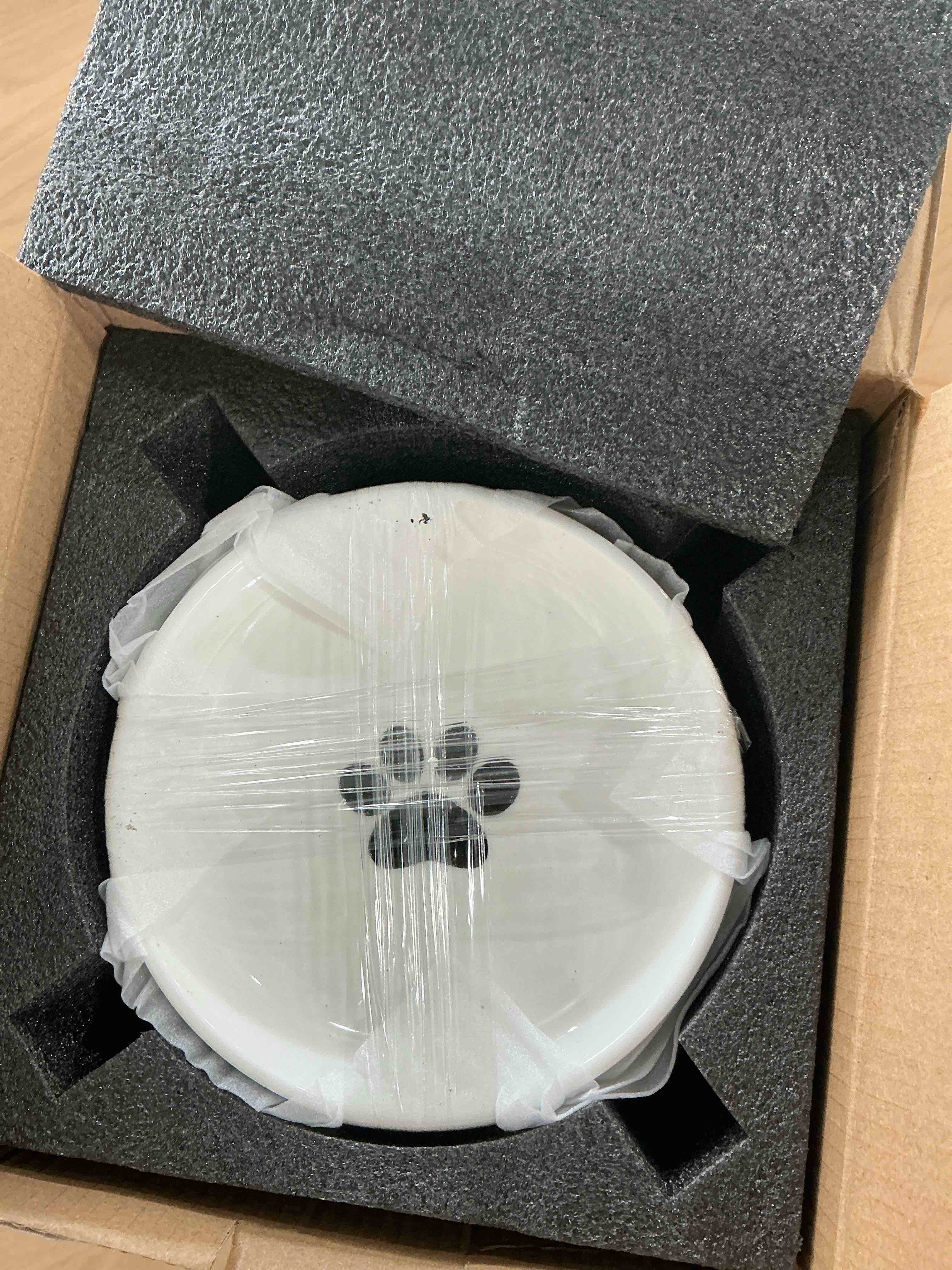 Condition photo showing New/Like New for ceramic cat food bowls - 4 pack shallow plates for wet food, whisker-friendly feeding dish with non-slip silicone base, microwave & dishwasher safe for indoor cats & kittens cat 4 pcs