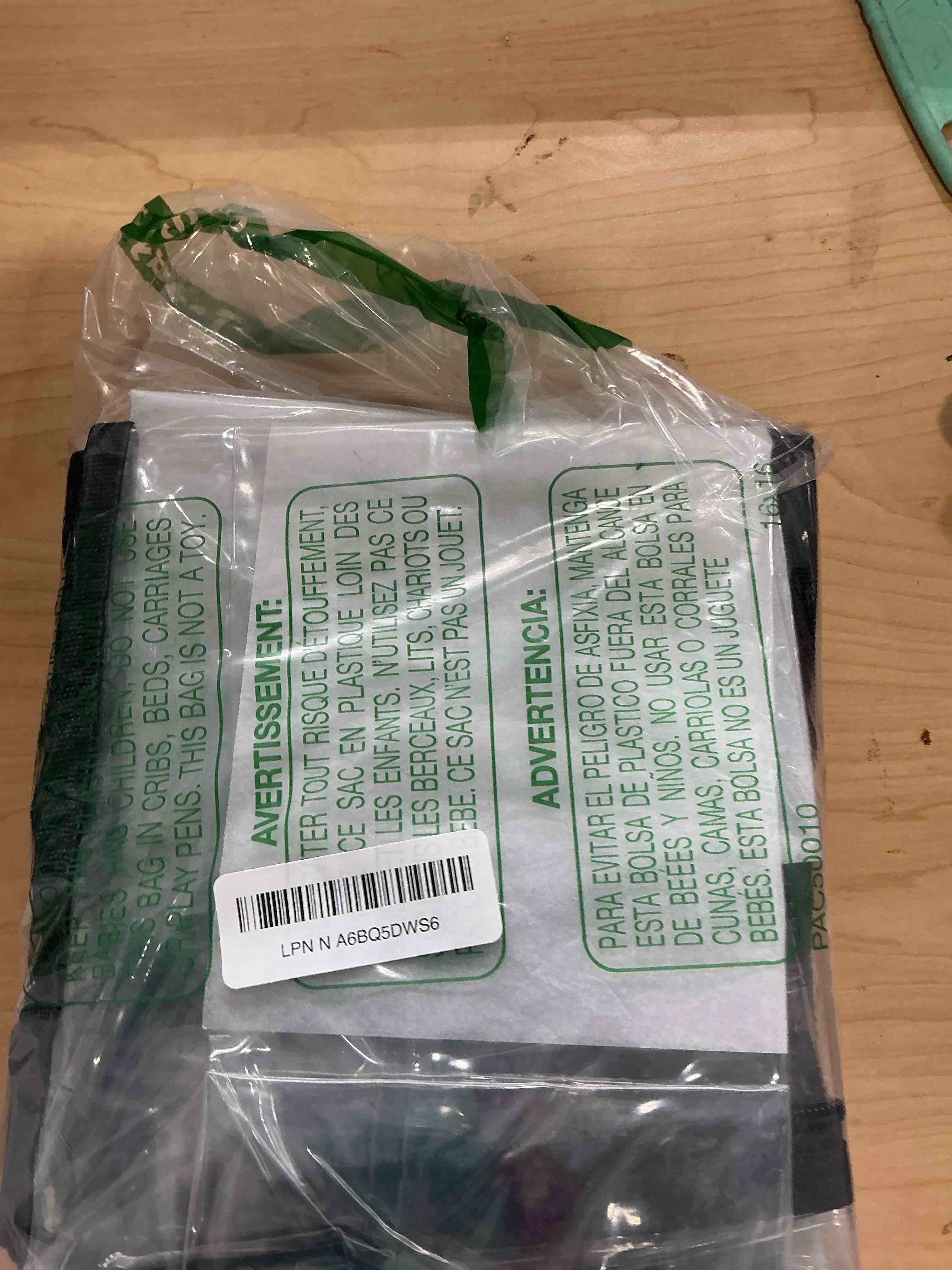 Condition photo showing Good Condition for SpaceWhisper 6 Pack Clear Storage Bags, Plastic Blanket Storage Bags with Zipper and Handle, Moving Bags for Comforter, Bedding & Clothes, Closet Organizer and Under Bed Storage (15.7x13.8x3.9 Inch) 6 15.7 x 13.8 x 3.9 Inch