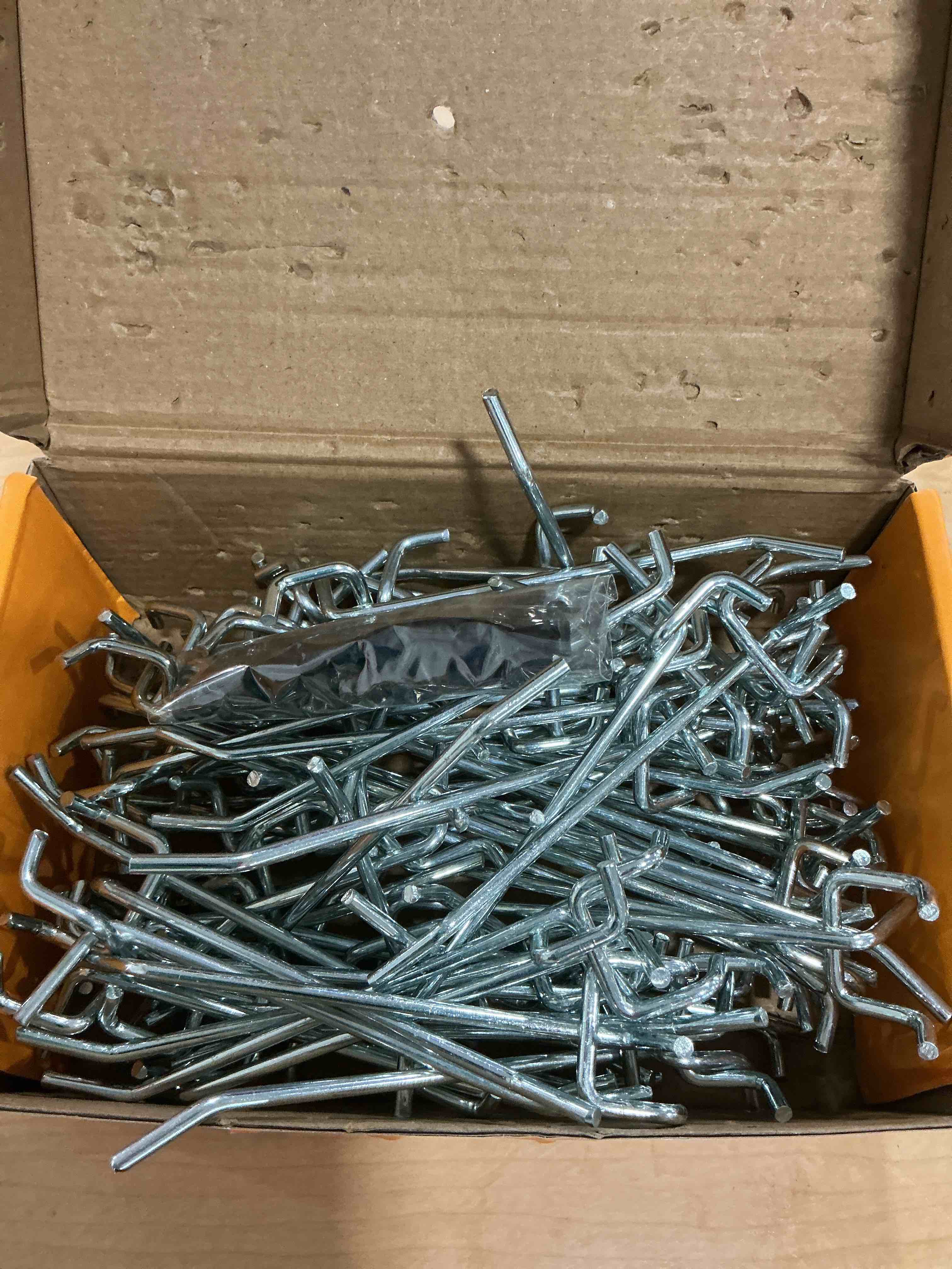 Condition photo showing Good Condition for ELEAD 66-Piece 2/4/6 Inch Pegboard Hooks, Heavy Duty Peg Board Organizer Accessories, Peg Board Tool Hangers Fit for 1/4" and 1/8" Pegboard Hanging Tools Garage, Workshop, and Craft Storage 66-Piece 2&4&6 Inch