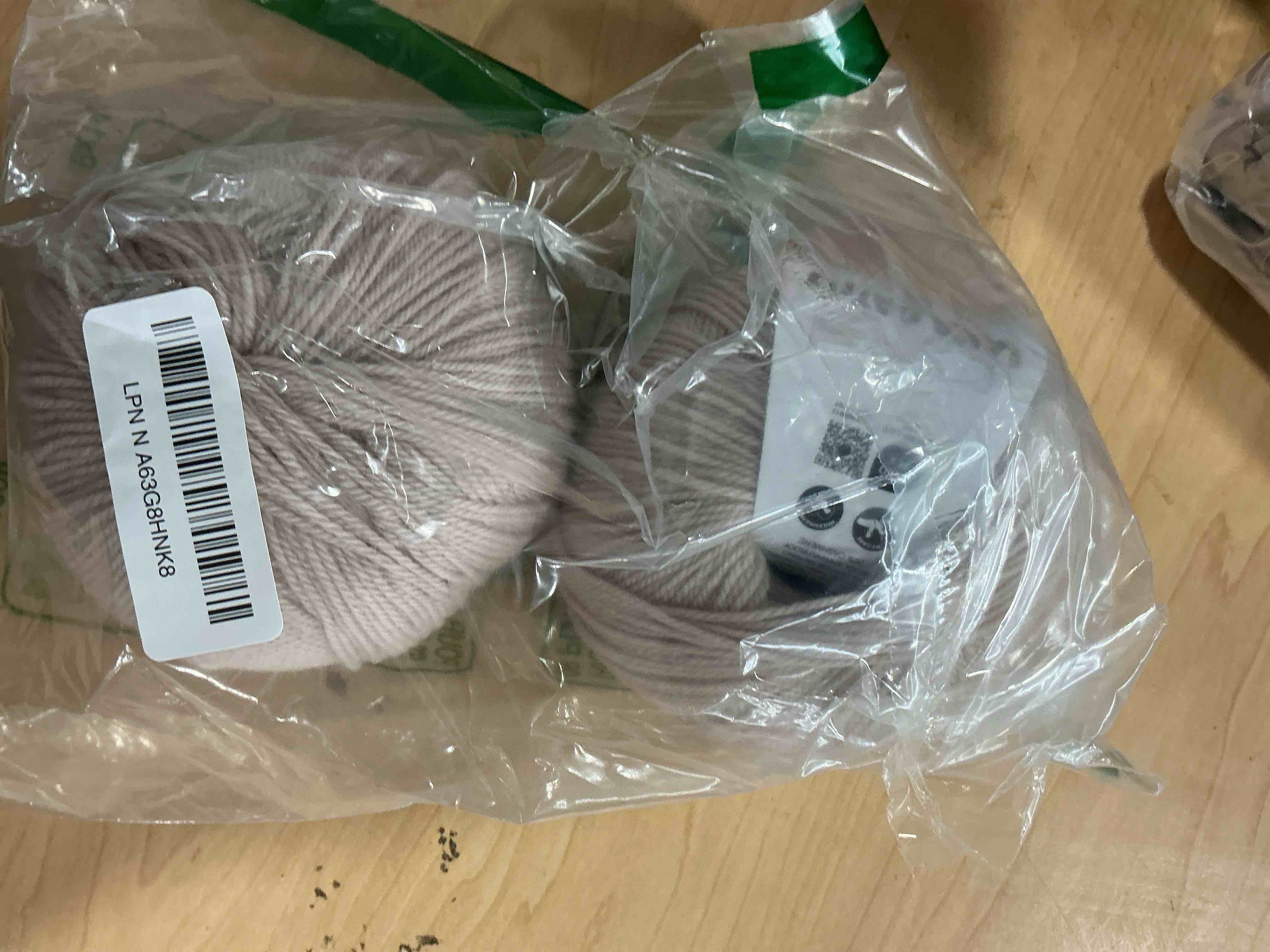 Condition photo showing Good Condition for 2-Pack Cashmere and Extra-fine Merino Wool Luxury Yarns for Hand Knitting and Crocheting, Made in Italy, 3.5 oz / 437 yd (Cream - 10011, 2) 2 Cream - 10011