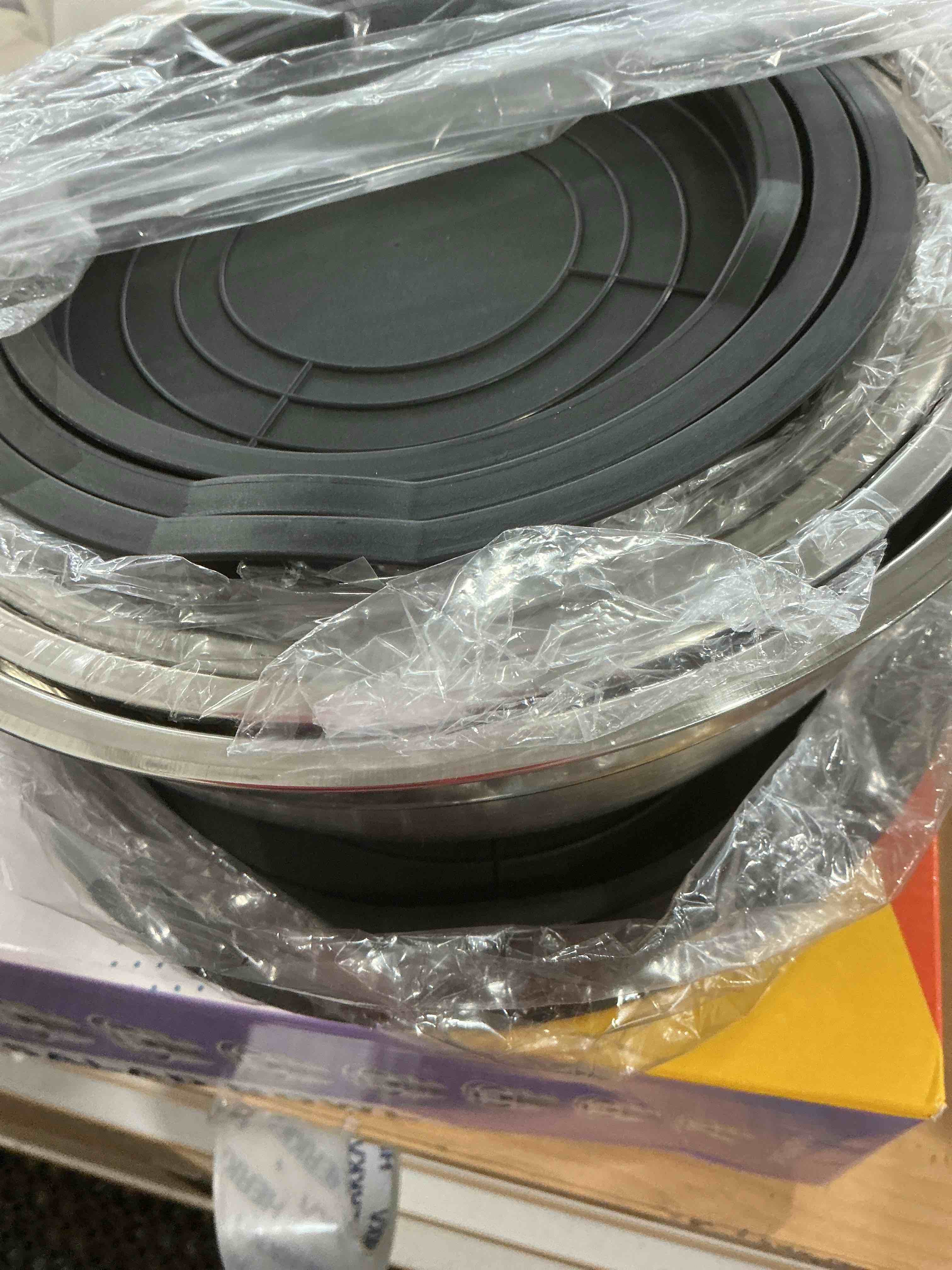 Condition photo showing New/Like New for Inmorven Mixing Bowls With Lids Set, Airtight Lids, 6 piece Stainless Steel Metal Nesting Storage Bowls, Non-Slip Bottoms, Large Prep Metal Mixing Bowls for Kitchen, Black