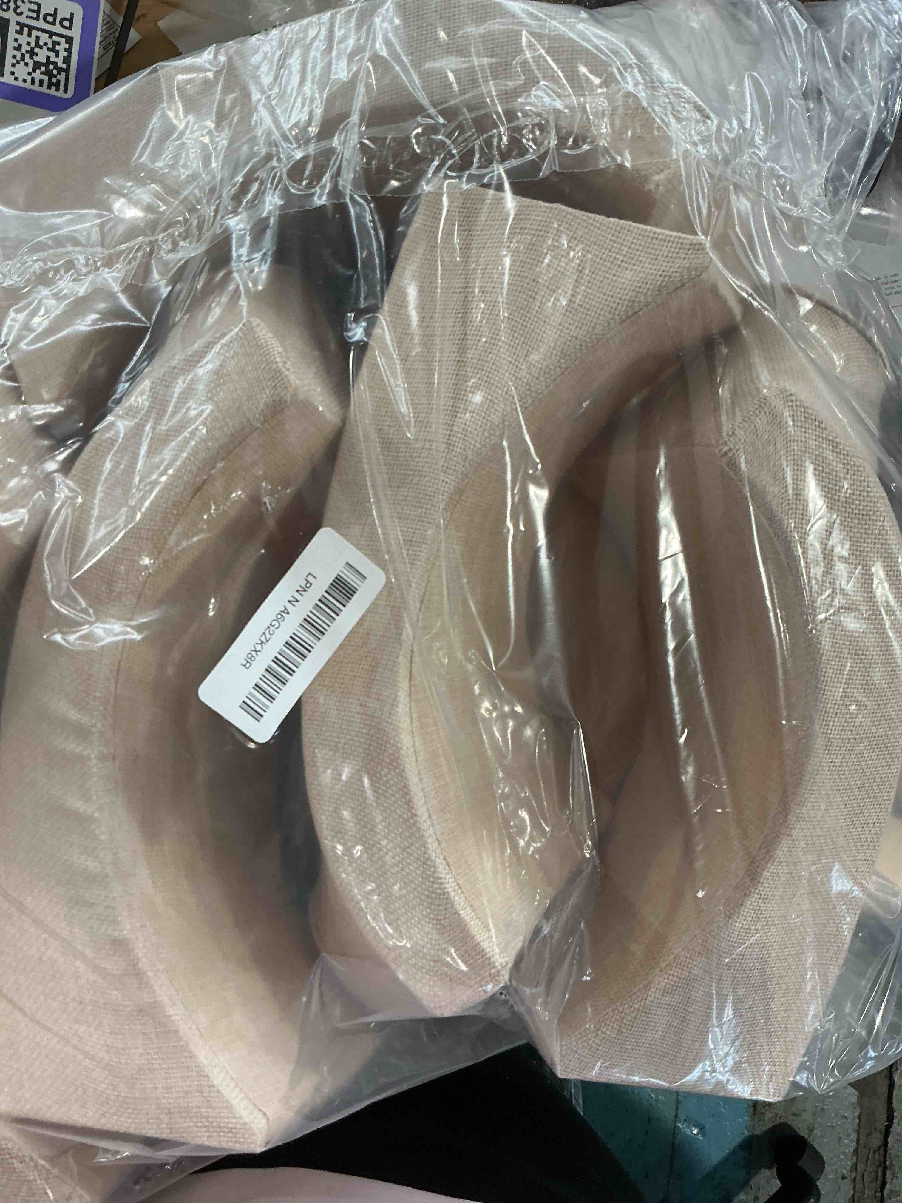 Condition photo showing Good Condition for Kigley 6 Pcs Linen Necklace Display Bust Jewelry Holder Necklace Retail Mannequin Display Stand for Jewelry Selling Vendors Shows (11.4 x 6.9 Inch) 6 11.4 x 6.9 Inch