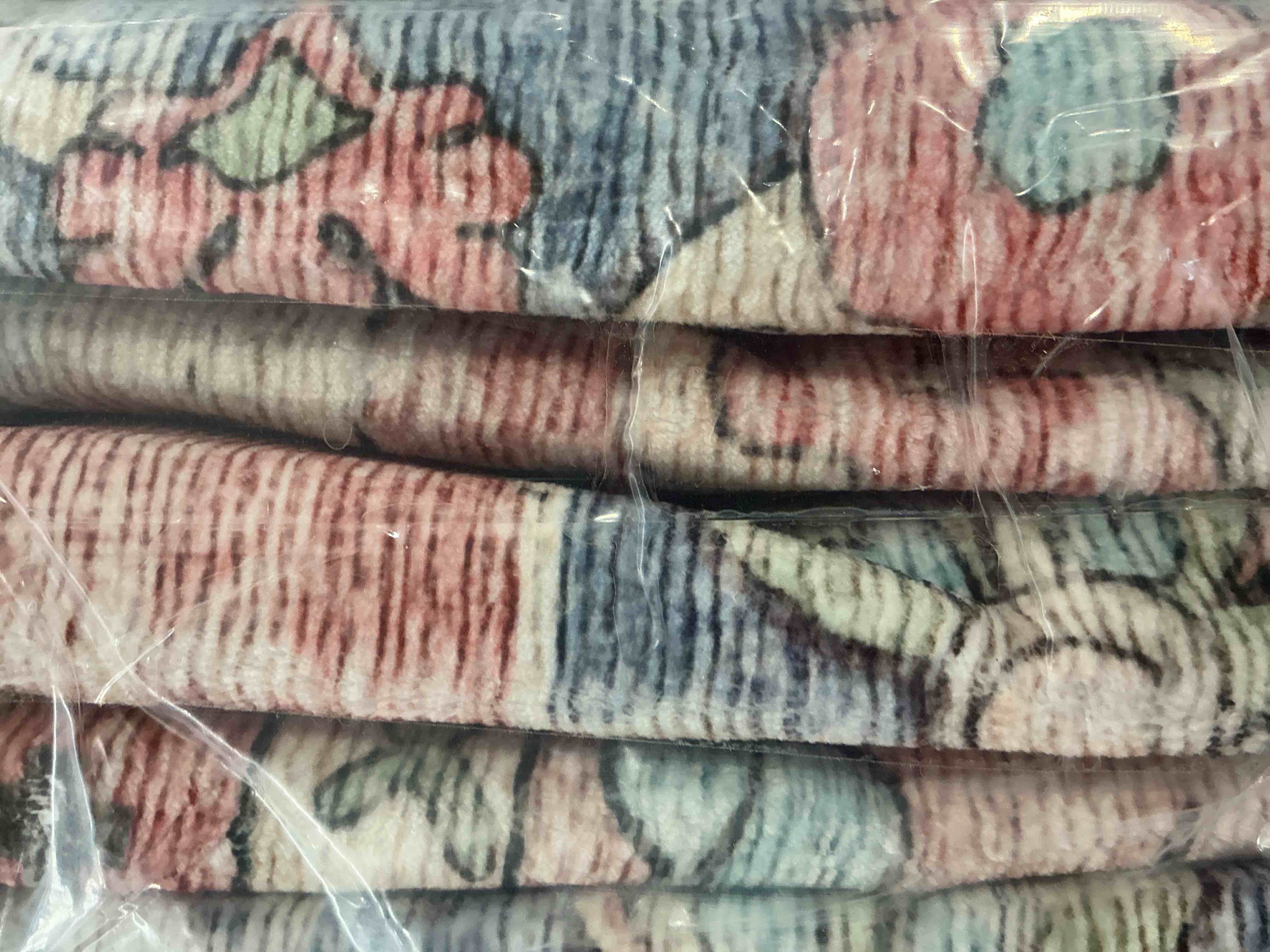 Condition photo showing New/Like New for Area Rug 5x7 - Vintage Honeycomb Non Slip Backing Carpet - Ocean Pink Mixed Softer Thicker Faux Wool Rug - Foldable & Machine Washable Rugs for Living Room Bedroom Dining Room Home Office 5' x 7' (Rectangular) Pink/Ocean