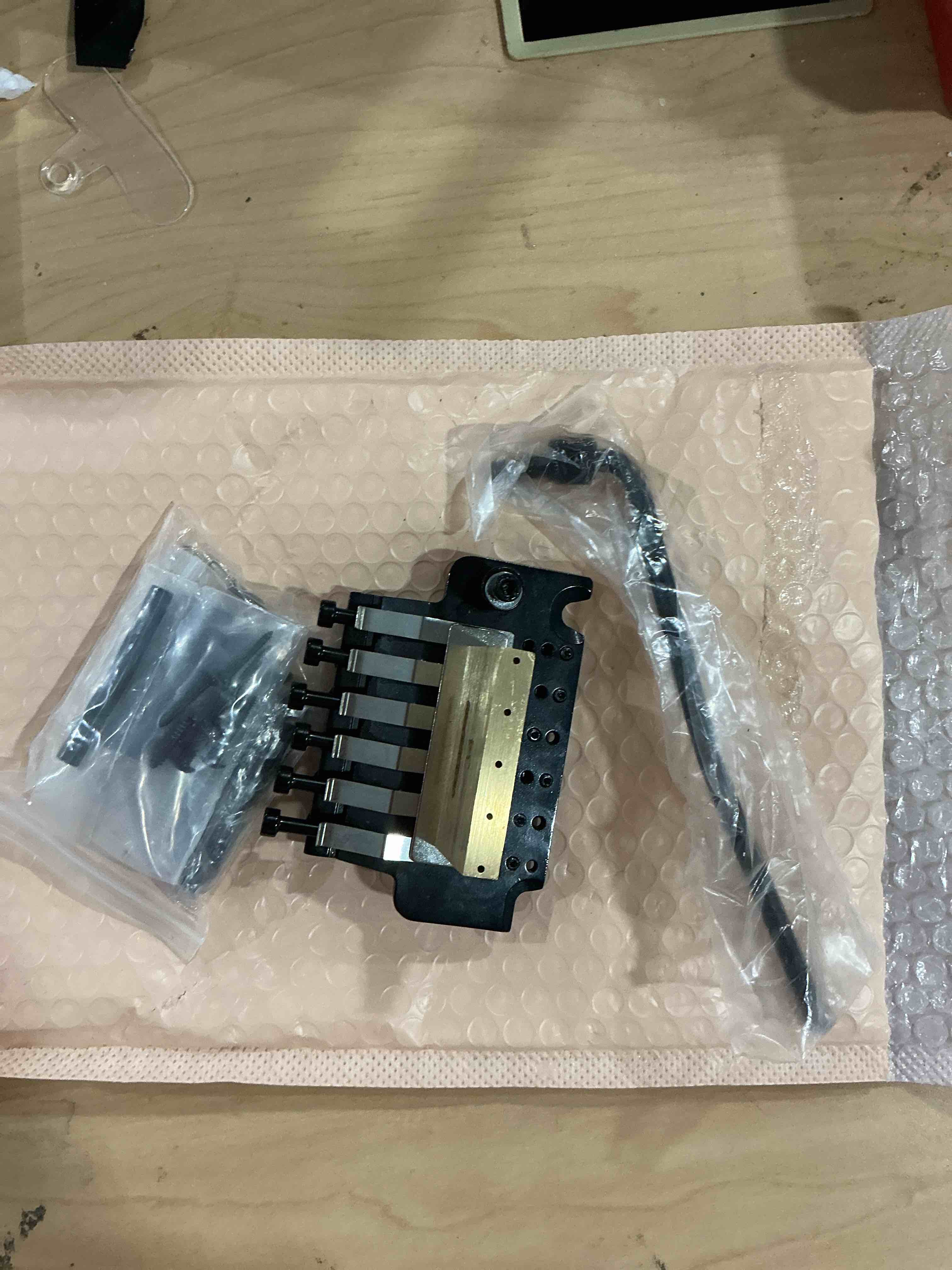 Condition photo showing Good Condition for Double Rocking Tremolo Bridge, 6 String Electric Guitar Spring Stabilizer Device Double Vibrato System Tailpiece Saddle Playing Accessories Replacement (S2000 Black, 43mm String Lock Length)