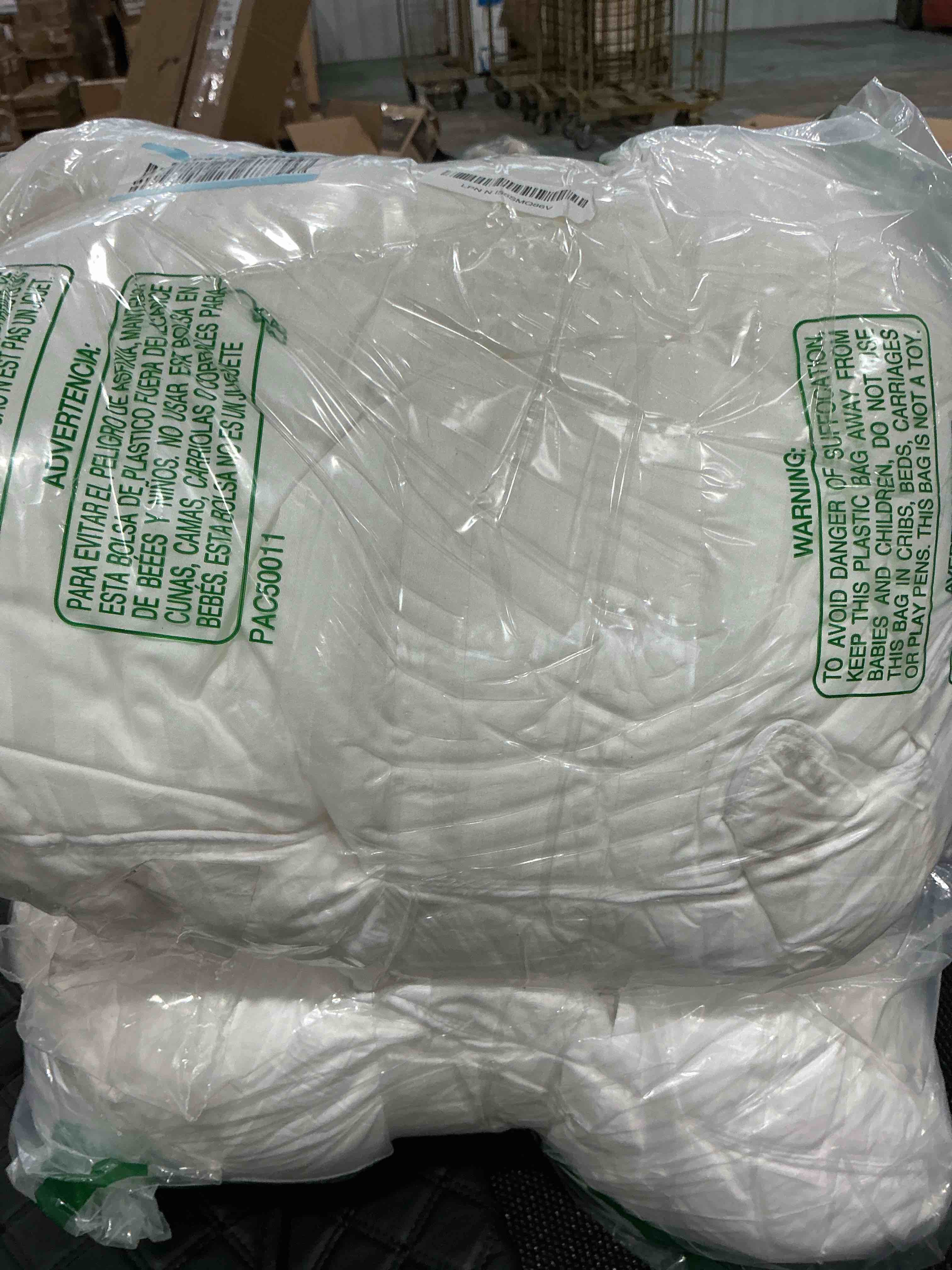 Condition photo showing Good Condition for Beckham Hotel Collection Bed Pillows Standard/Queen Size Set of 2 - Original Soft Down Alternative Pillow for Sleeping - Soft Support for Back, Stomach or Side Sleepers Queen / Standard White
