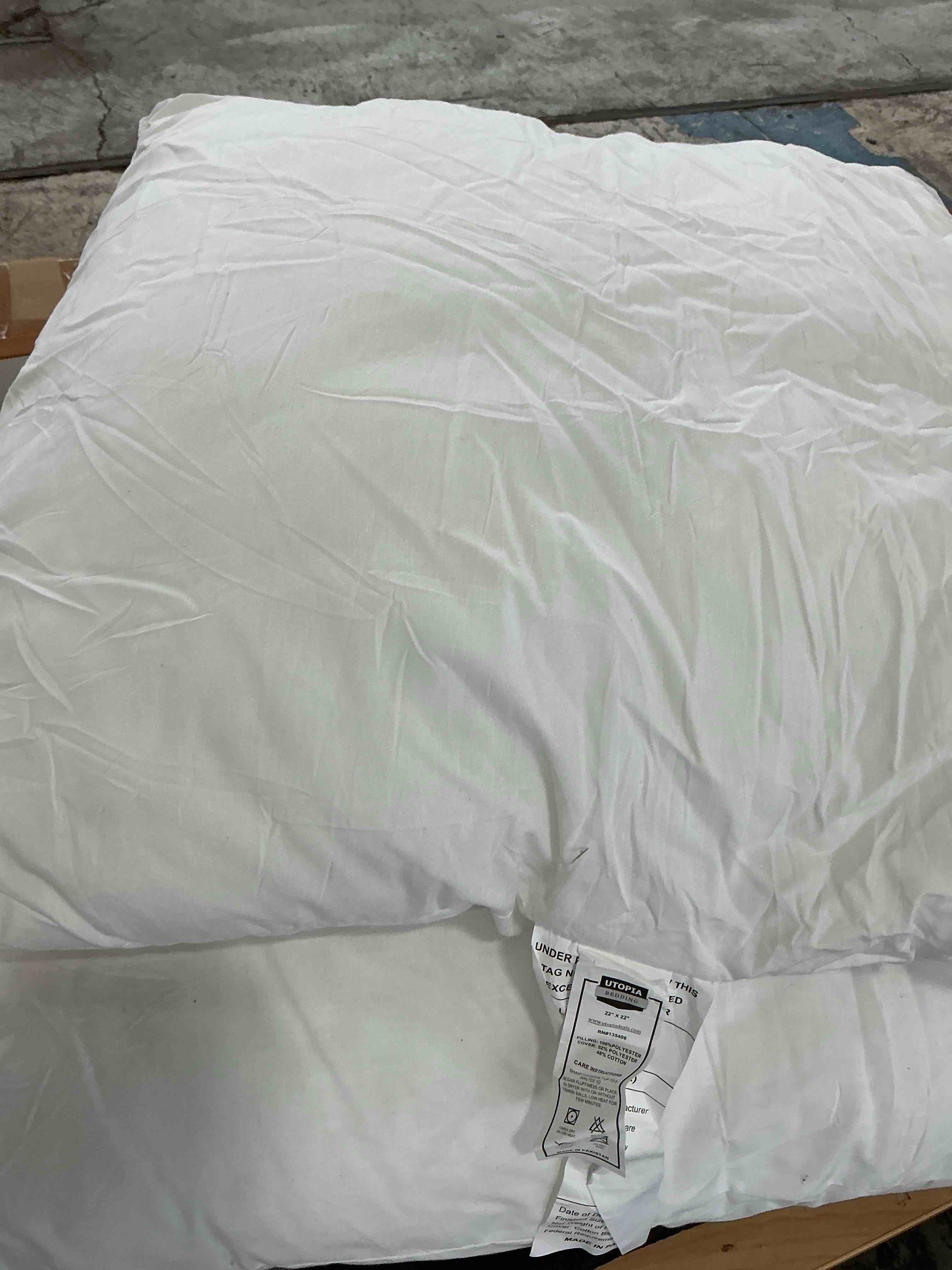 Condition photo showing Good Condition for Utopia Bedding Throw Pillows (Set of 3,White) – 14 x 14 Inches Down Alternative Pillows for Bed, Sofa, and Couch - Fluffy Decorative Stuffer Pillow for Indoors & Outdoors