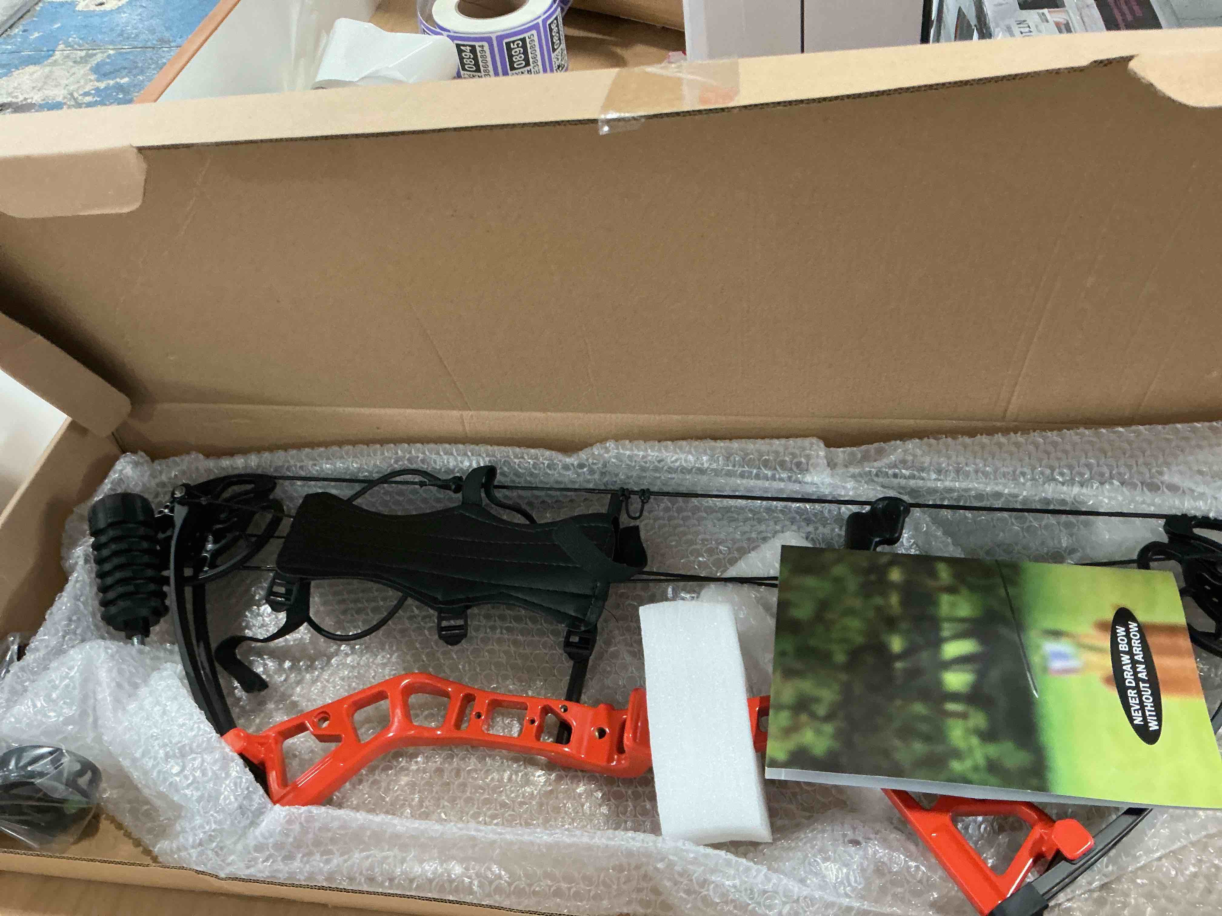 Condition photo showing Good Condition for Junior Compounnd Bow Set for Youth & Kids,Beginners and Women Bow Draw Length 16"-28",Draw Weight 10-40Lbs,290fps?Adjustable