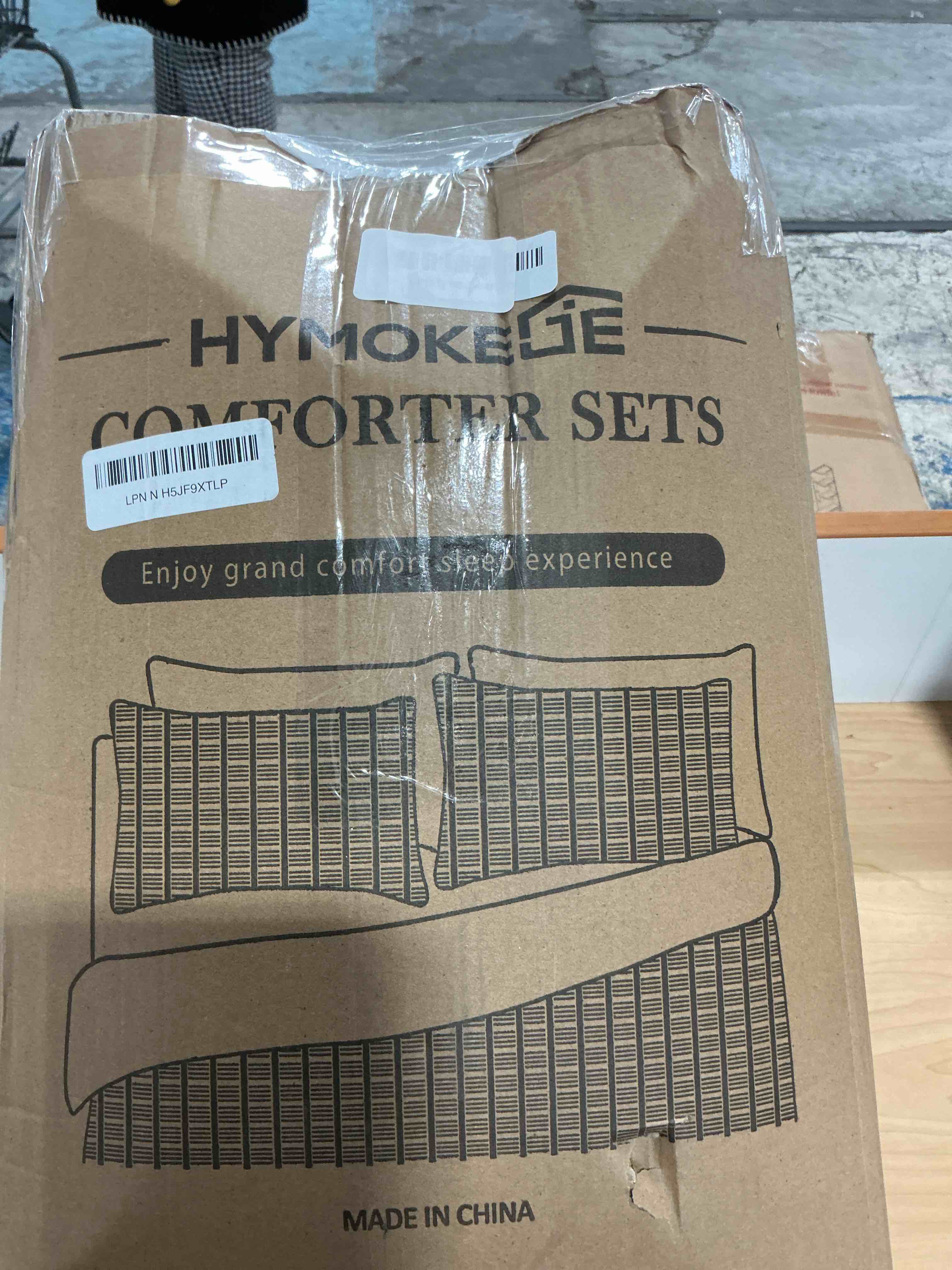 Condition photo showing Good Condition for HYMOKEGE Beige Oversized King Comforter Set Seersucker 7 Pieces, All Season Luxury Bed in a Bag for Bedroom, Bedding Set with Comforter, Sheets, Pillowcases & Shams Oversized King(120"x 98") Beige