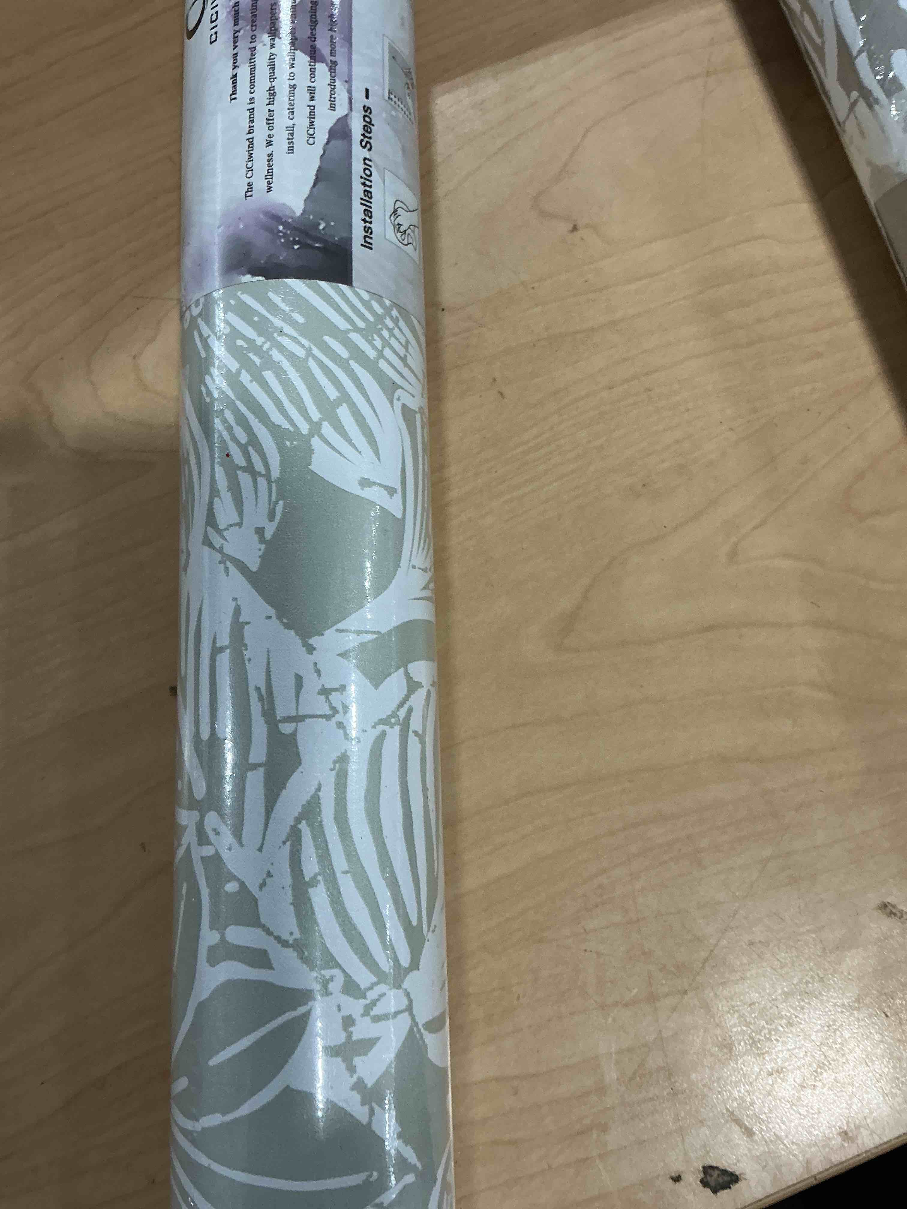 Condition photo showing New/Like New for CiCiwind 17.3"×393.7" Peel and Stick Wallpaper for Bathroom Bedroom Green and White Floral Removable Self Adhesive Modern Contact Paper Tropical Leaf Wall Paper Laundry Room Papel Tapiz para Pared 17.3" x 393.7" Green and White