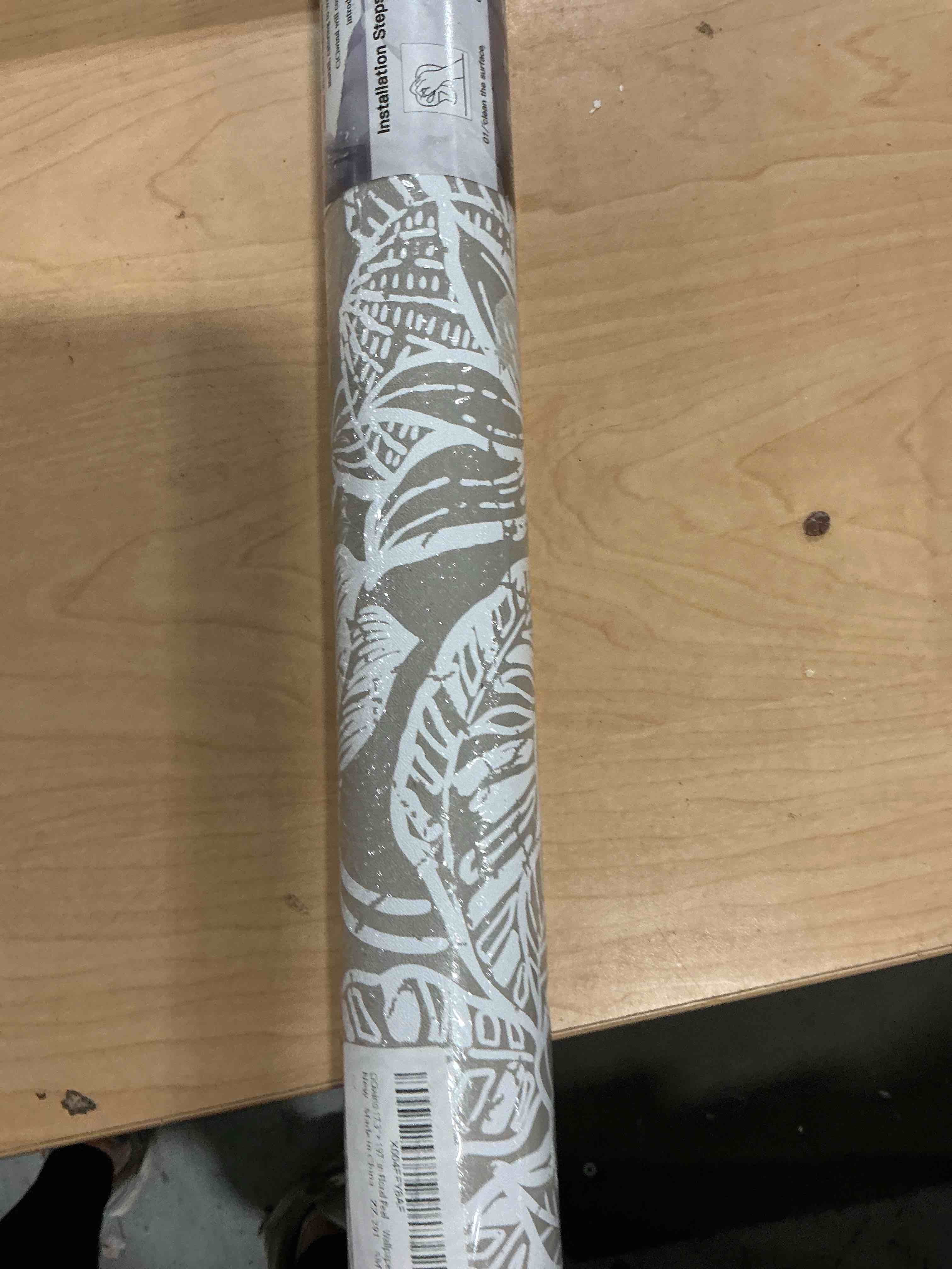 Condition photo showing New/Like New for CiCiwind 197"×17.3" Floral Wallpaper Tropical Wall Paper Peel and Stick Wallpaper Modern Removable Self Adhesive Contact Paper Cream Wallpapers for Bedroom Vinyl Rolls 17.3" x 197" Cream and White