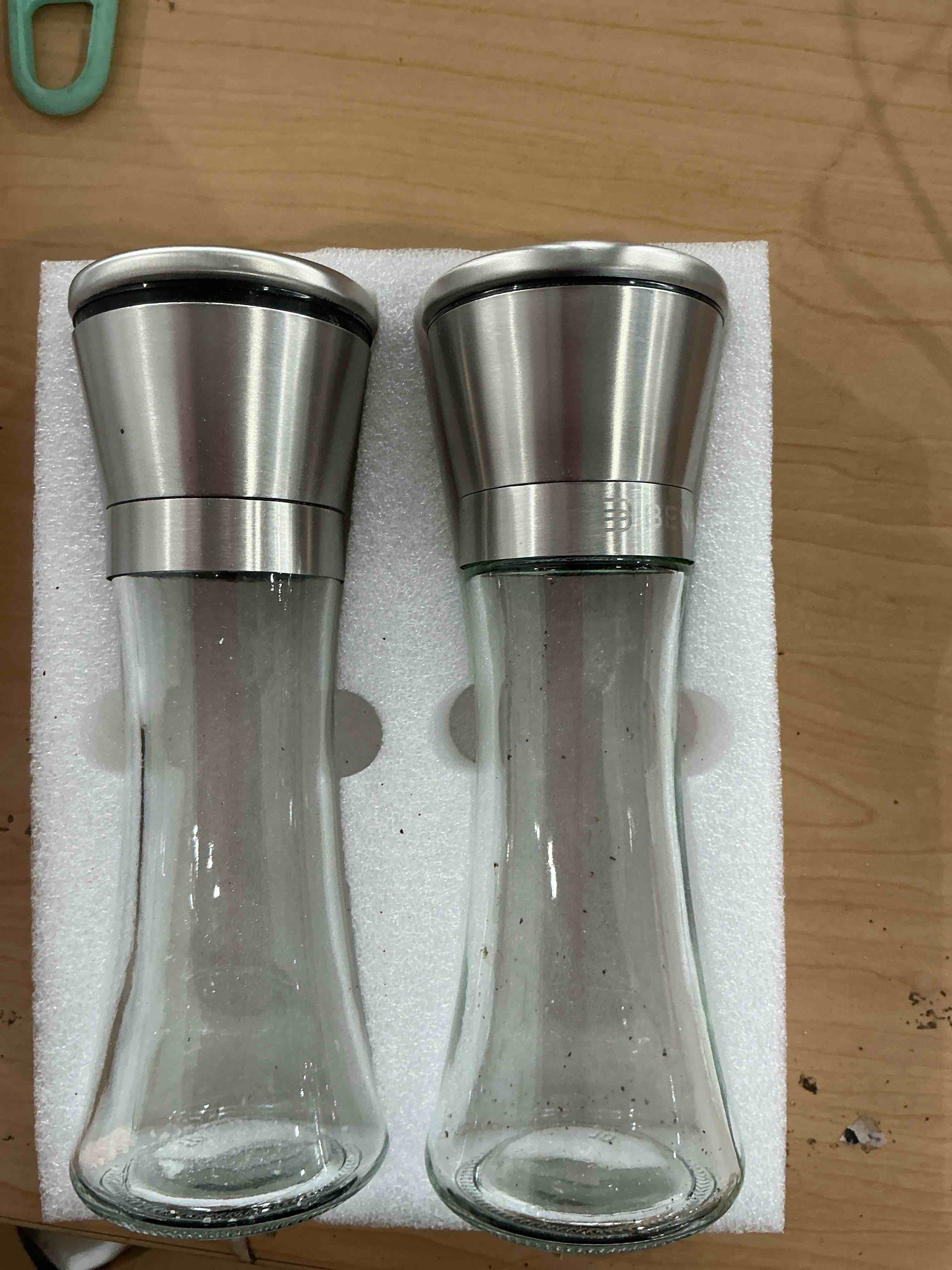 Condition photo showing Good Condition for Stainless Steel Salt and Pepper Grinder Set of 2 ) – Manual Adjustable Ceramic Mills – Grinders with 5 Coarseness Levels – Refillable Glass Shakers, No Batteries – Includes Spoon & Brush