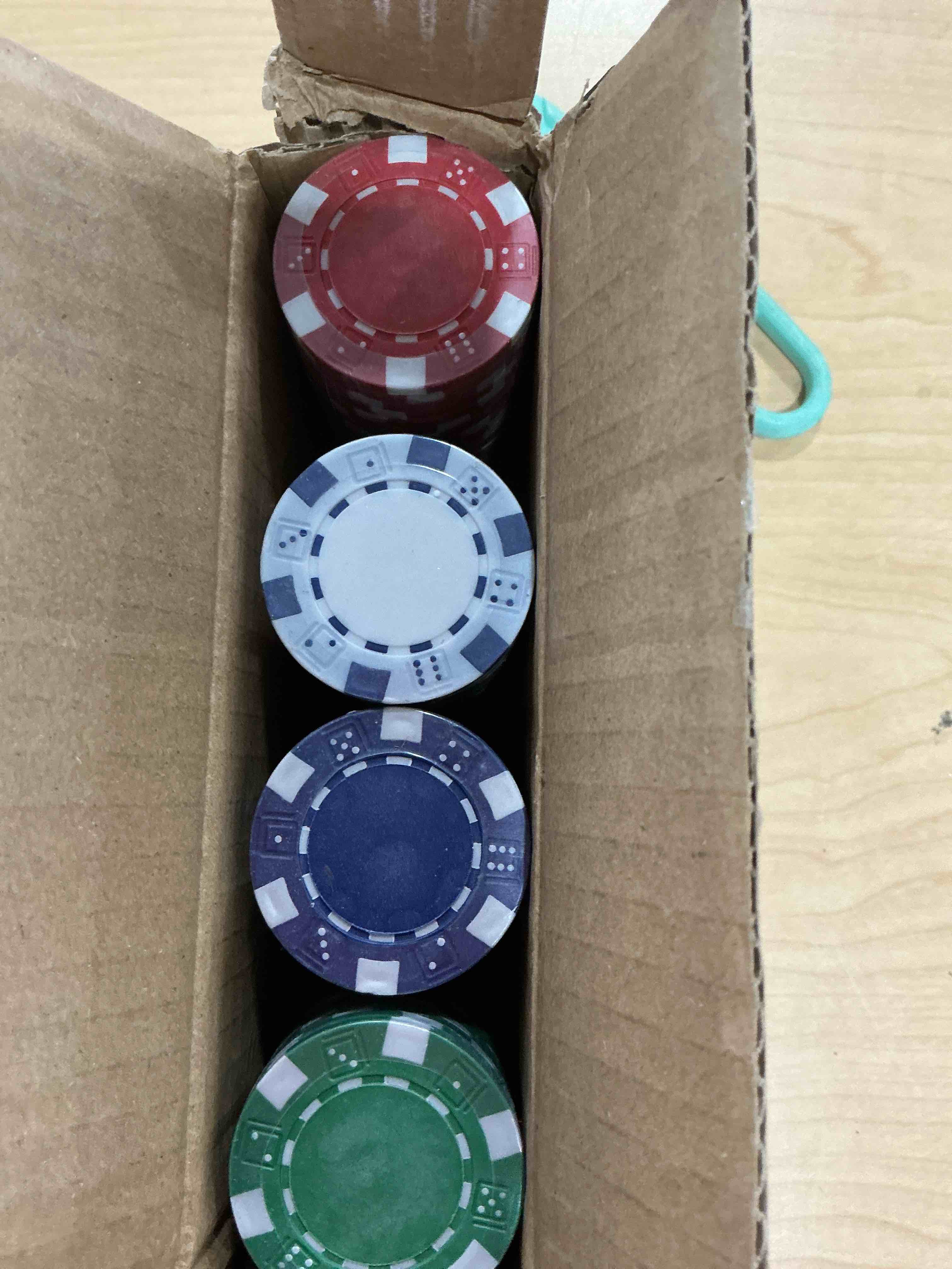 Condition photo showing New/Like New for SEETOOOGAMES 100 Pieces 11.5g Clay Composite Dice Striped Casino Poker Chips- 4 Colors (red, Green, White and Blue) 25 red, 25 green,25 blue,25 white