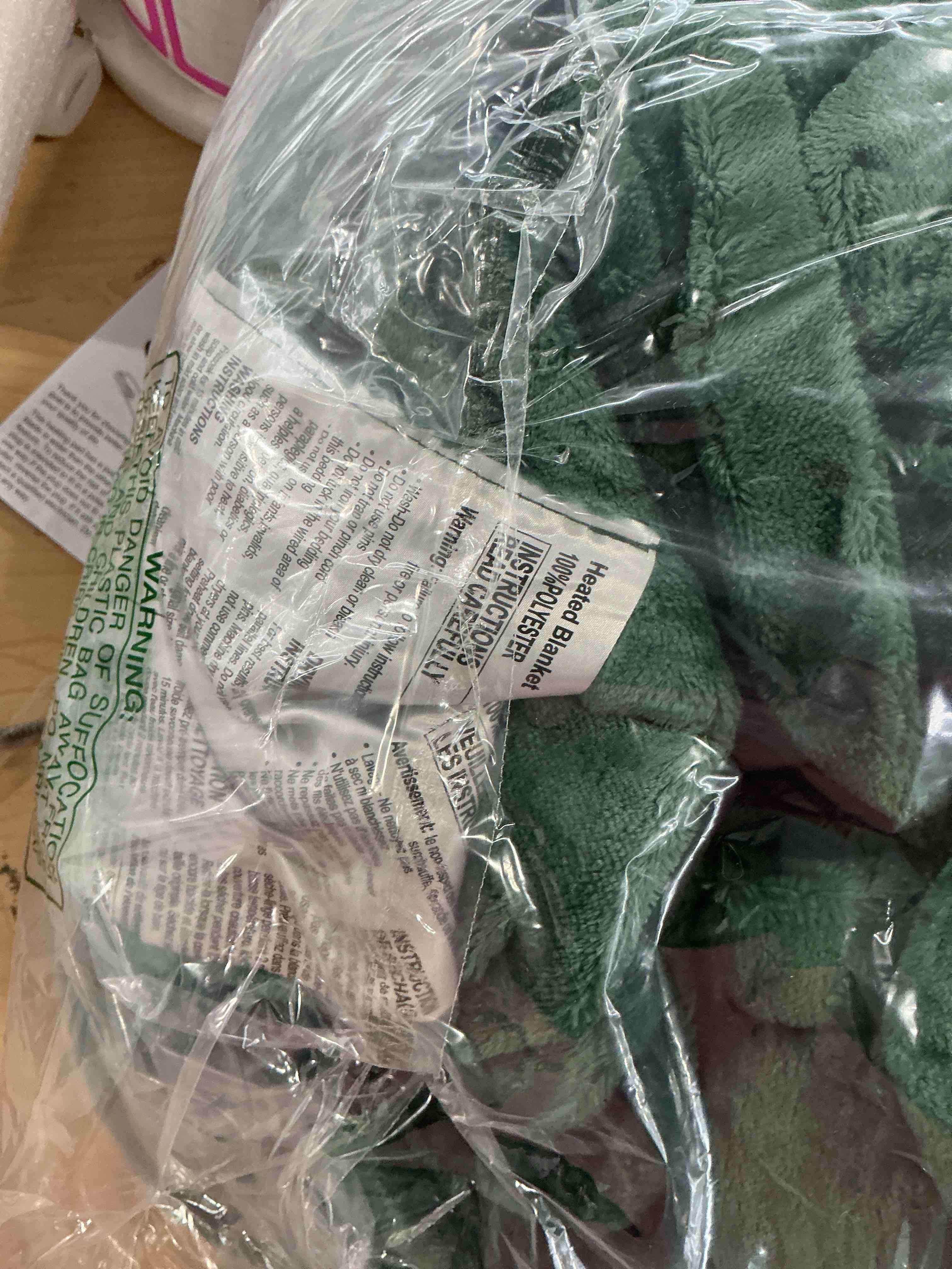 Condition photo showing Good Condition for Electric Blanket Queen Size,Luxury Flannel & Faux Rabbit Fur Bubble Heated Blanket,6 Heat Settings,1-10 Hour Auto Off,Overheat Protection,ETL & FCC Certification,84" x 90",Machine Washable,Deep Green Deep Green 8490-Queen