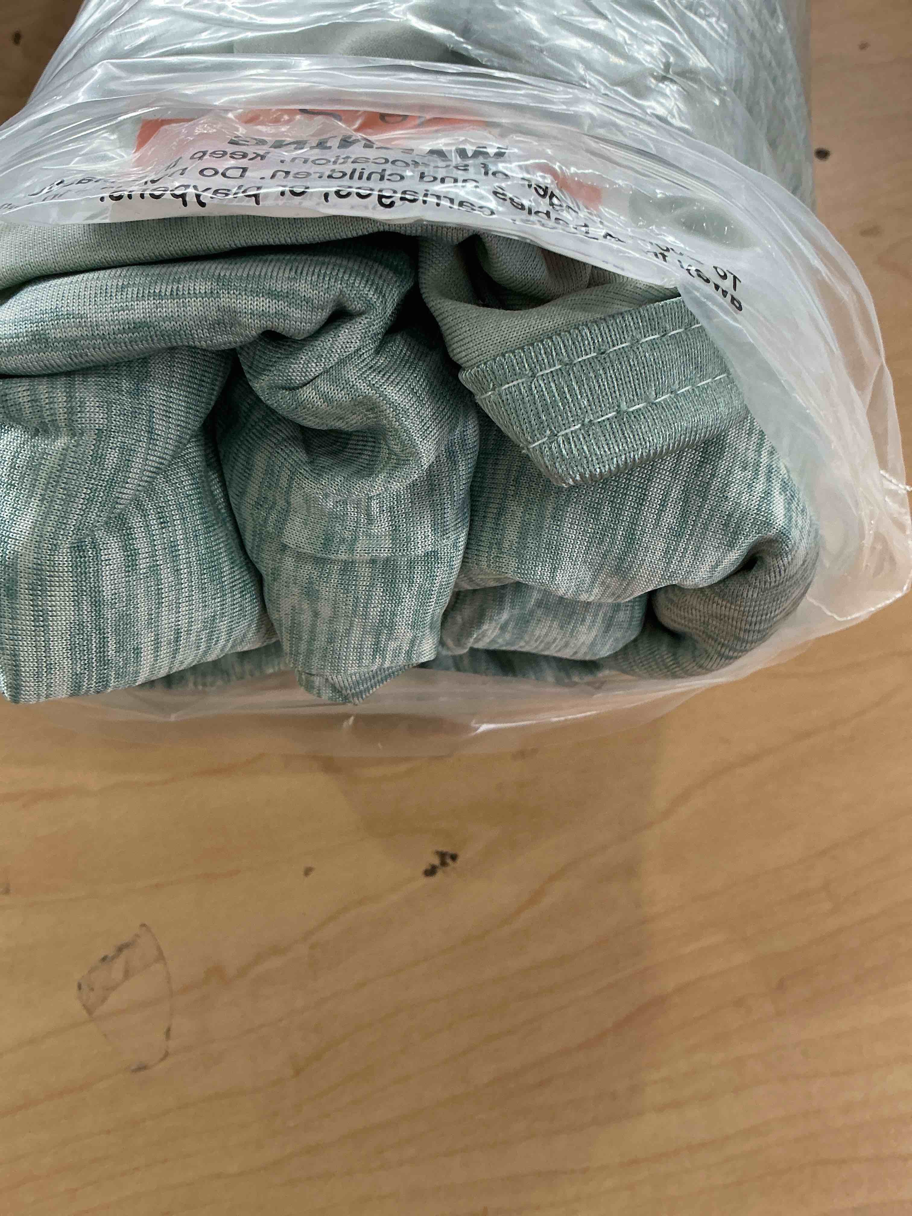 Condition photo showing Good Condition for CHOSHOME Cooling Blanket for Hot Sleepers Lightweight Summer Cold Thin Blankets for Sleeping, Hot Flashes Night Sweats, Soft Blanket for Bed, Twin Size, Green 05-green Twin 60" x 80"