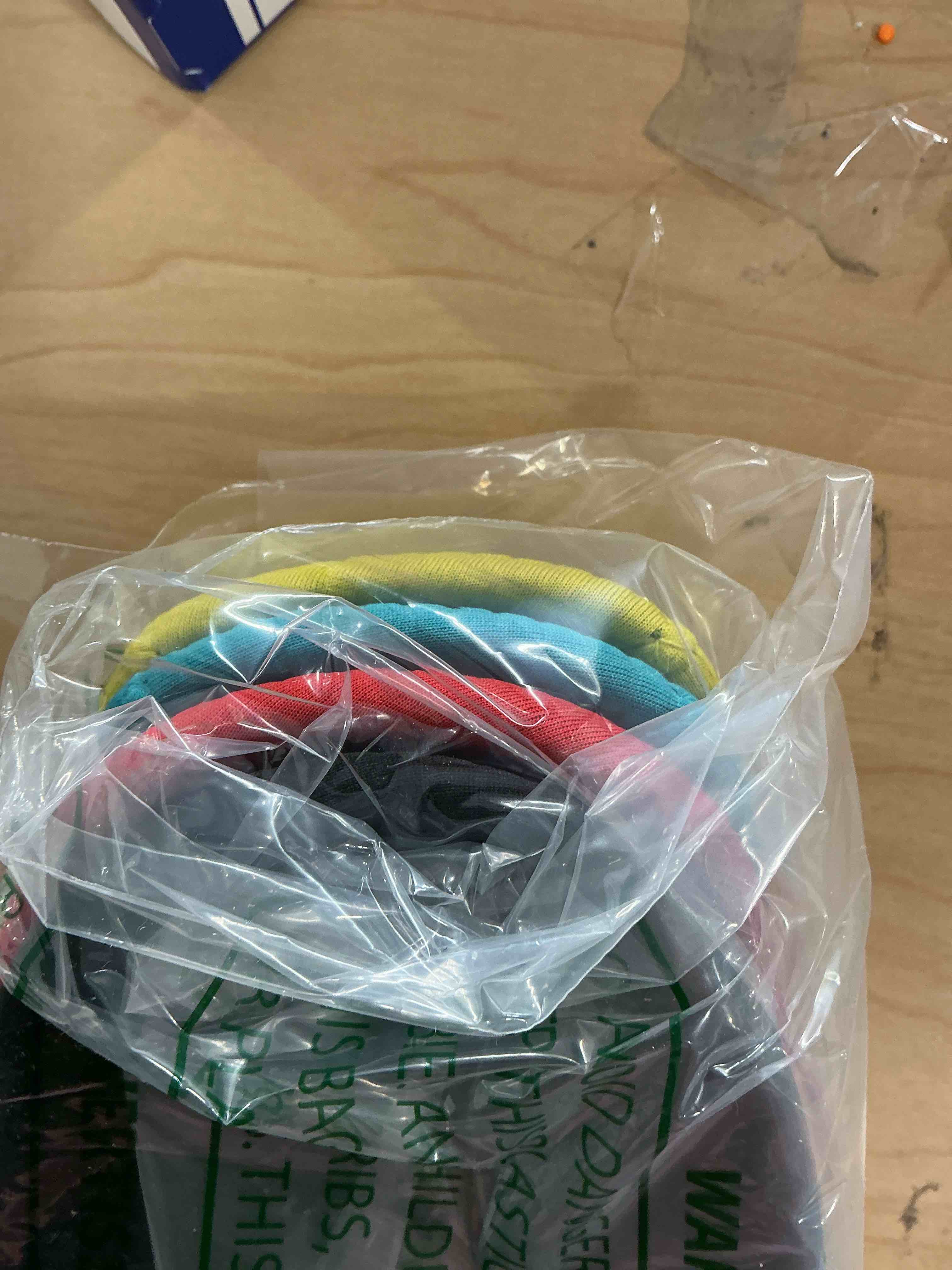 Condition photo showing Good Condition for WK IEASON 16oz Standard Can Sleeves Insulators Sleeves Standard Can Covers 16OZ Neoprene Beer Bottle Sleeves Coolers Holder Non-slip Neoprene Can Coolier Sleeves 4PC Pack (16OZ, Black/Red/Yellow/Blue) 16OZ Standard Black/Red/Yellow/Blue