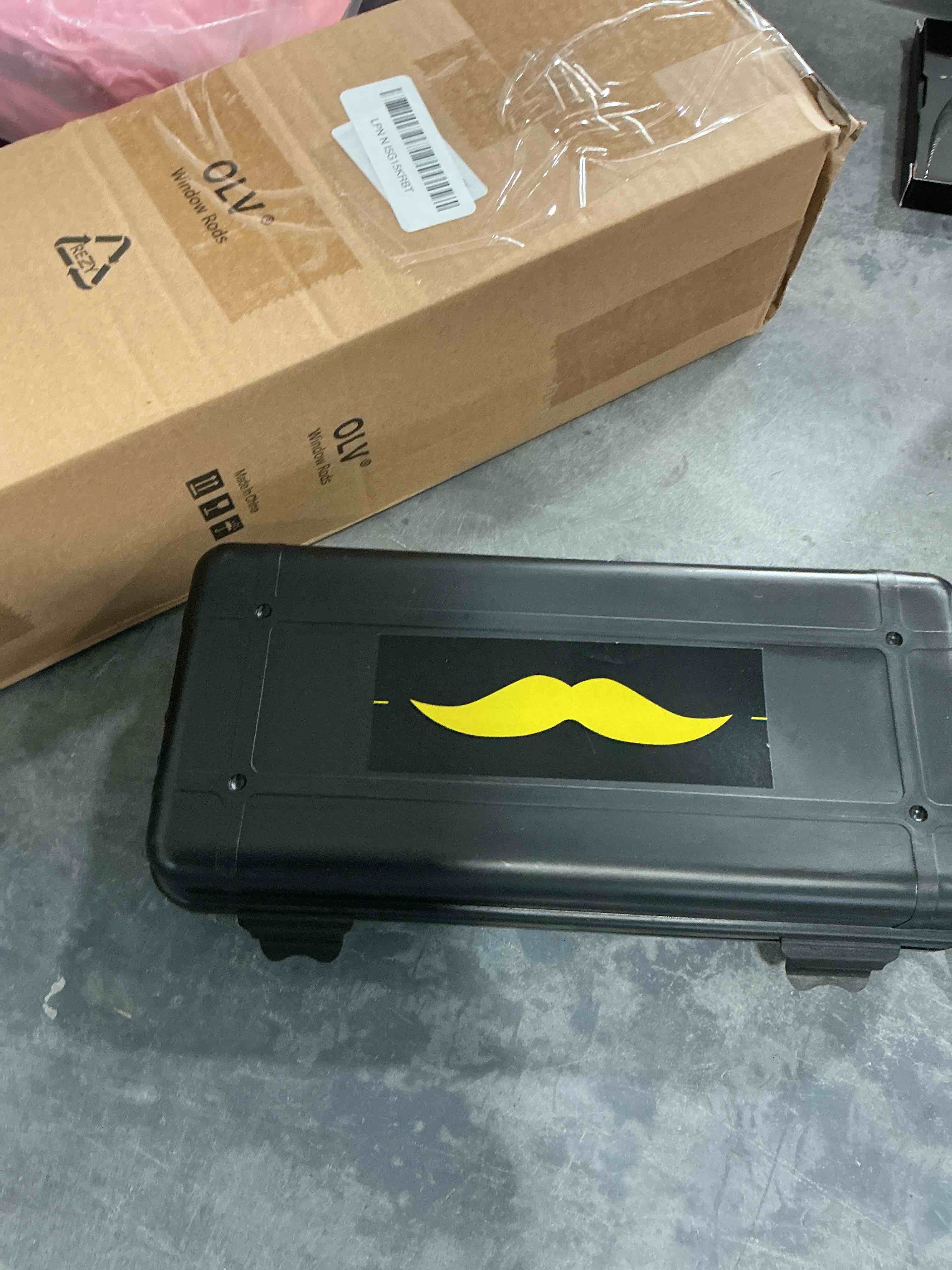 handsome man flashlight with storage case (black)