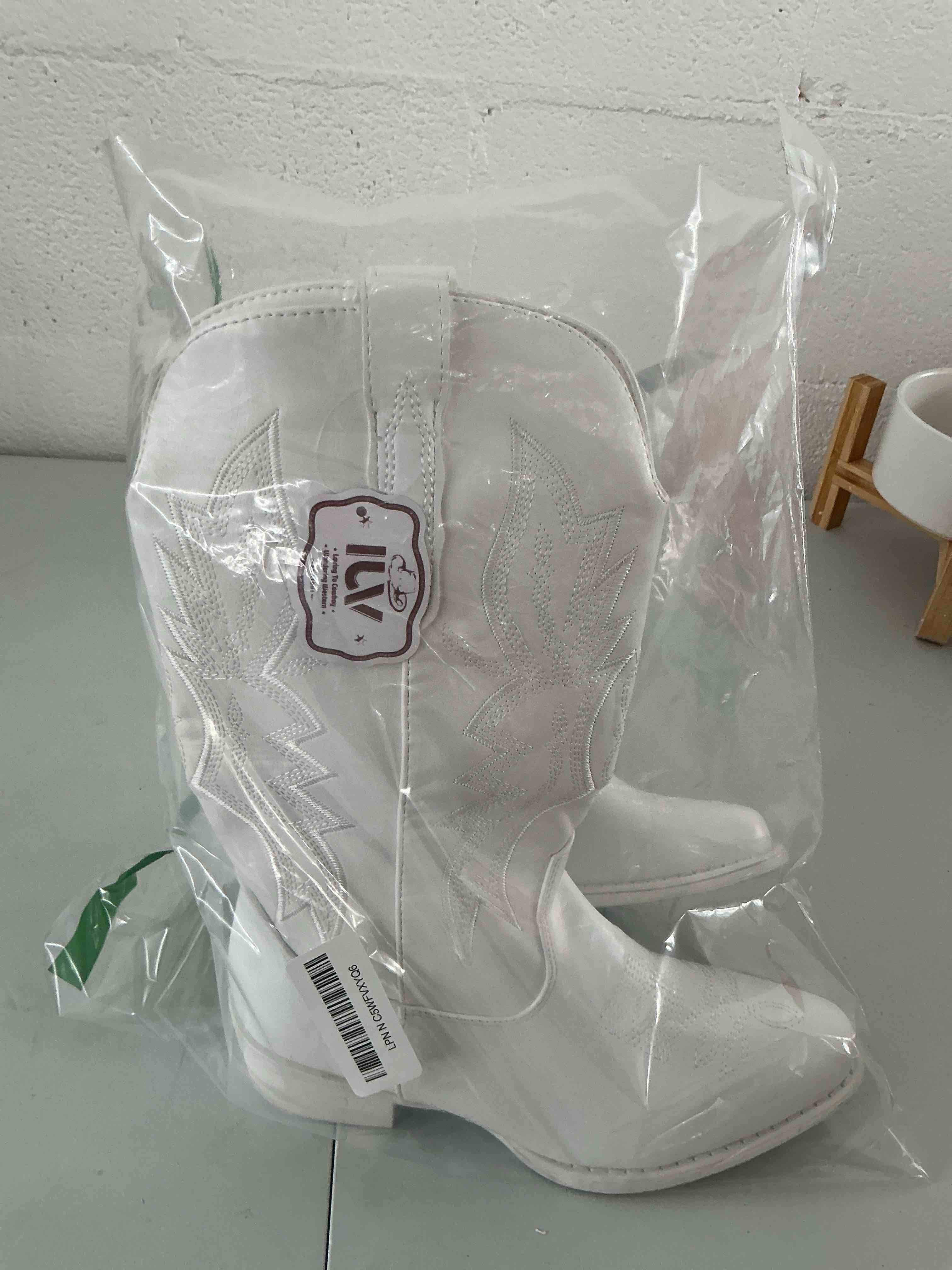 https://s3.amazonaws.com/lotting-images-prod/NonstopDeals/TEA2146463_1751569596751.jpeg