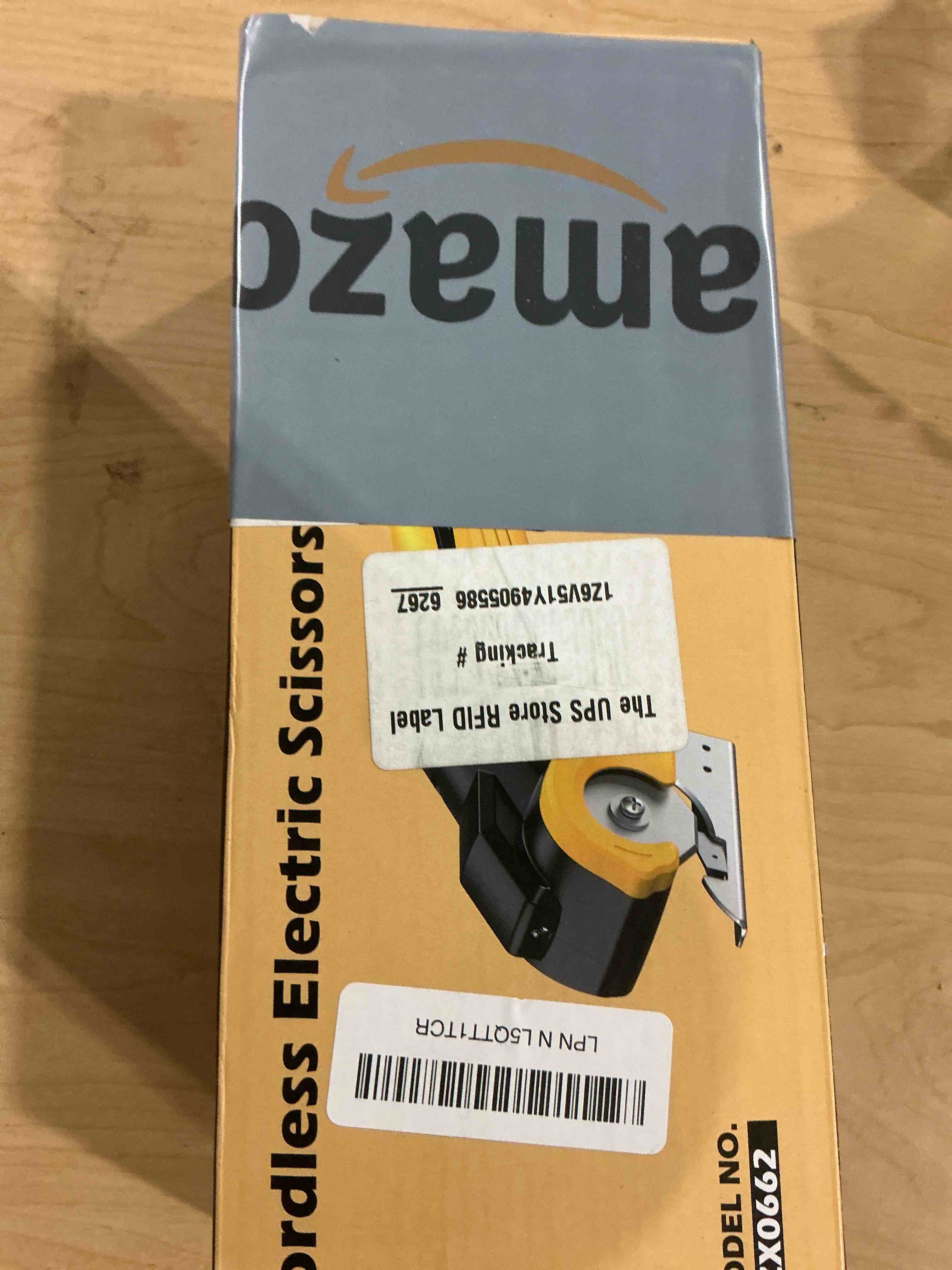 Condition photo showing Good Condition for Cordless Electric Scissors Fit for DeWALT 20v Max Battery 440RPM Powerful Fabric Cutter Powerful For Cardboard Carpet Plastic(Battery not included, Added replacement blade)