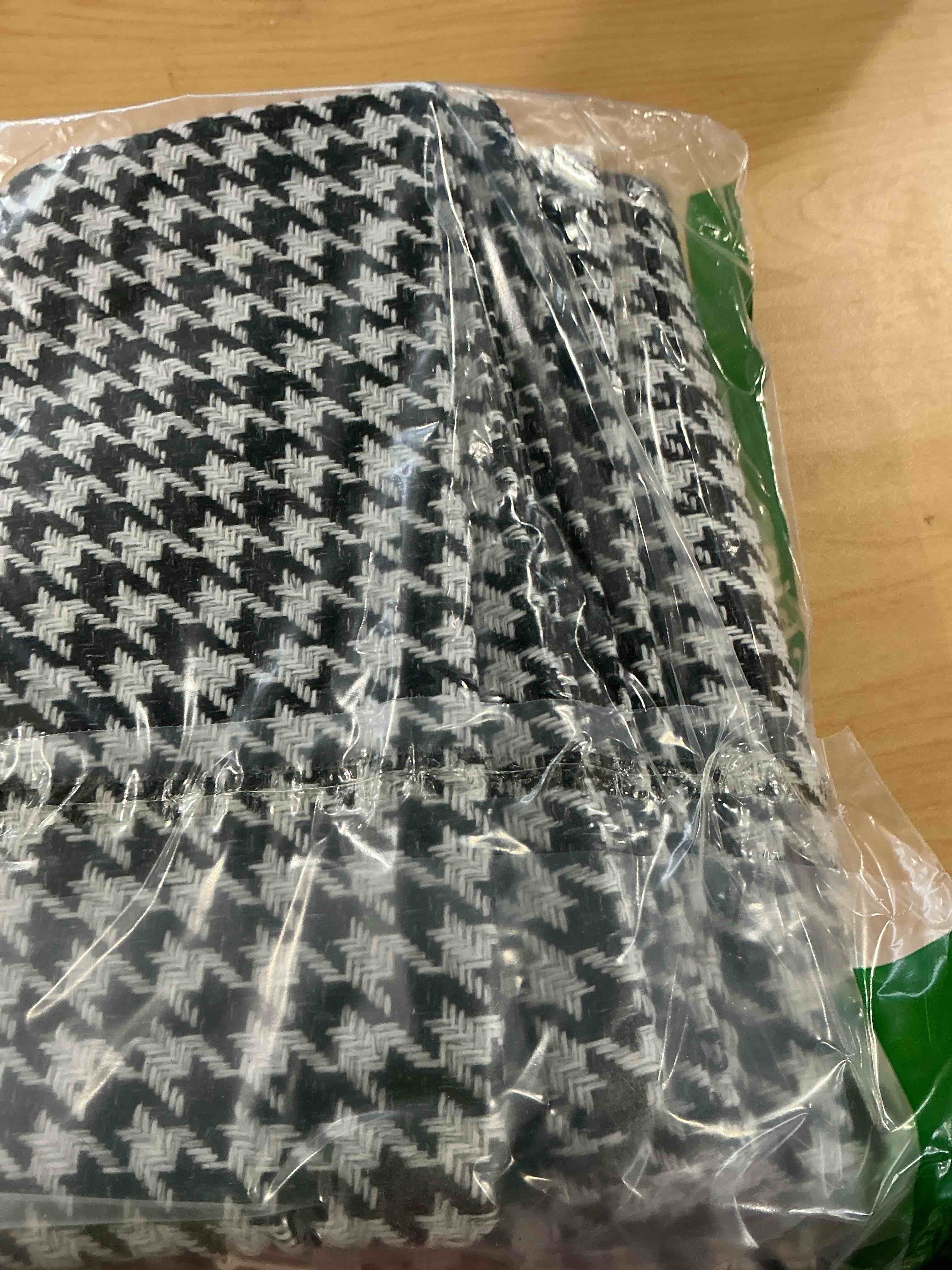 Condition photo showing New/Like New for Yeiotsy 2pcs Houndstooth Throw Pillow Covers Geometric Cushion Case for Couch Sofa Bed and Chair Made of Cotton and Linen (18 X 18 Inches, Black)