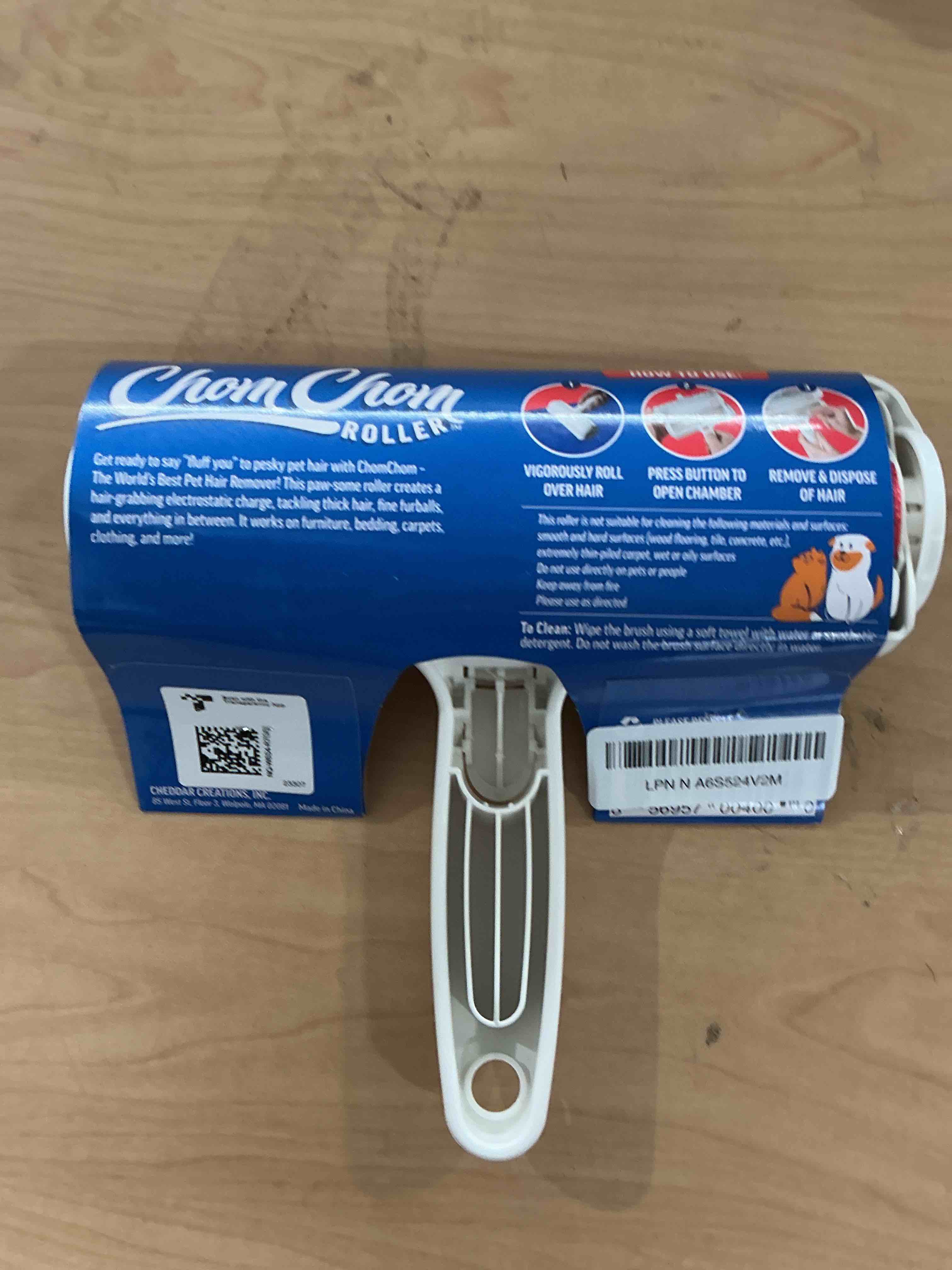 Condition photo showing Good Condition for ChomChom Roller Pet Hair Remover – Original Size Reusable Lint Roller for Cat & Dog Hair on Furniture, Couch, Carpet, Car, Rugs & Bedding – Portable, Eco-Friendly (White)