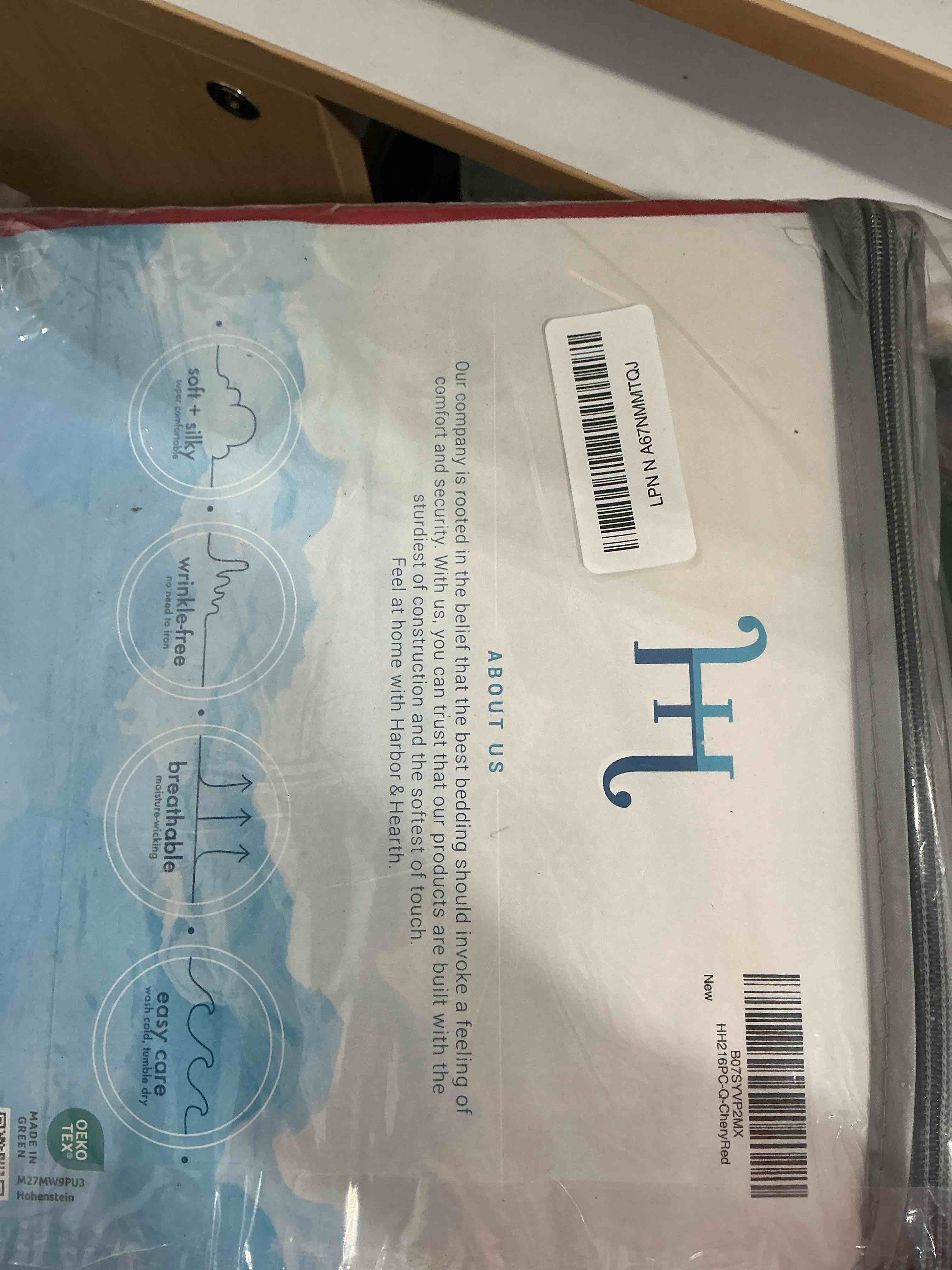 Condition photo showing New/Like New for Hearth & Harbor Queen Sheets Sets - 6 Piece, Extra Deep Pocket, Microfiber, Cherry Red