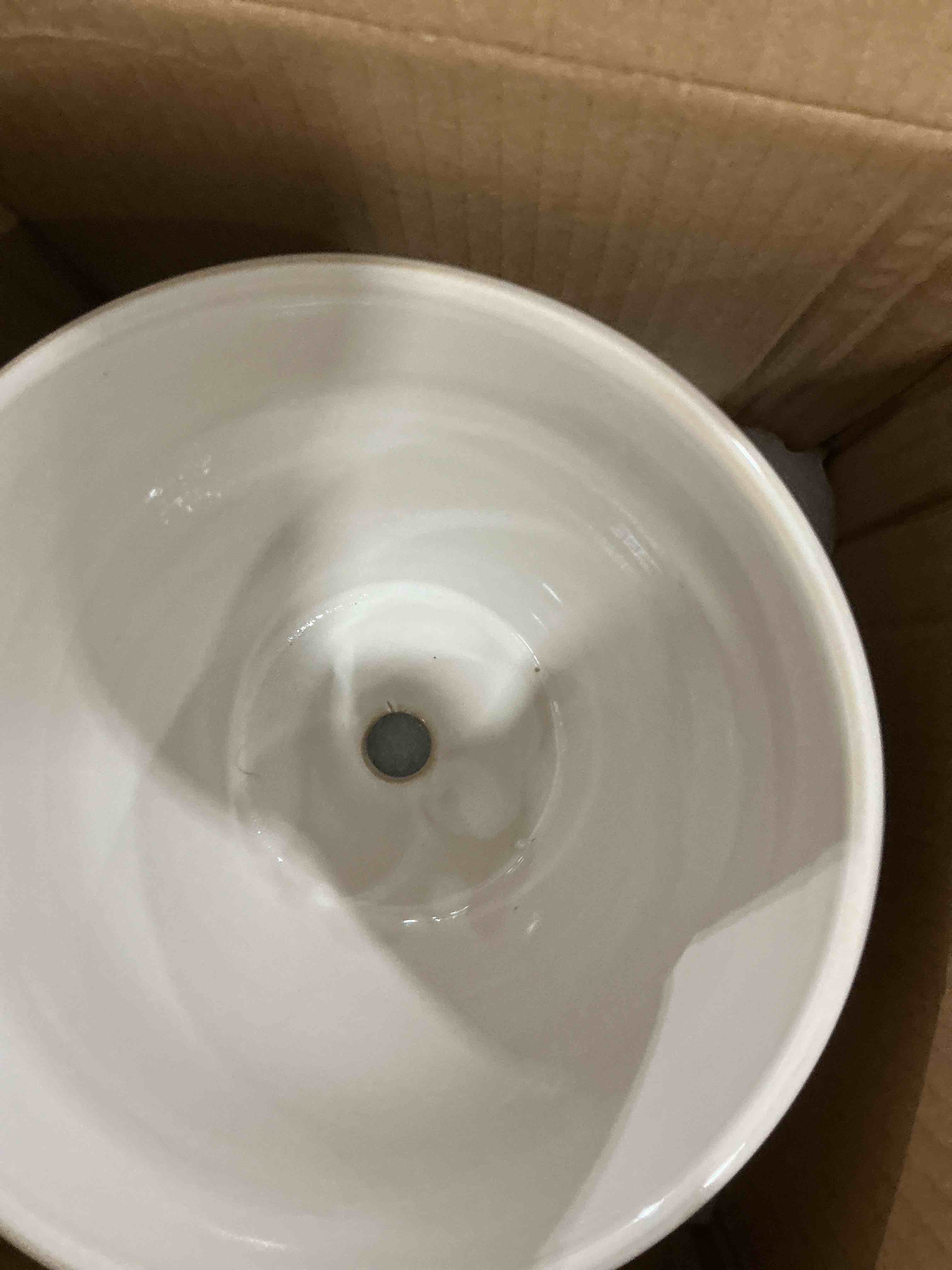 Condition photo showing New/Like New for 6.9 Inch Plant Pot with Drainage Hole and Saucer Ceramic Planter for Indoor Plant Flower Pot for Orchid Succulents Plants White 6 Inch Snowflakes White