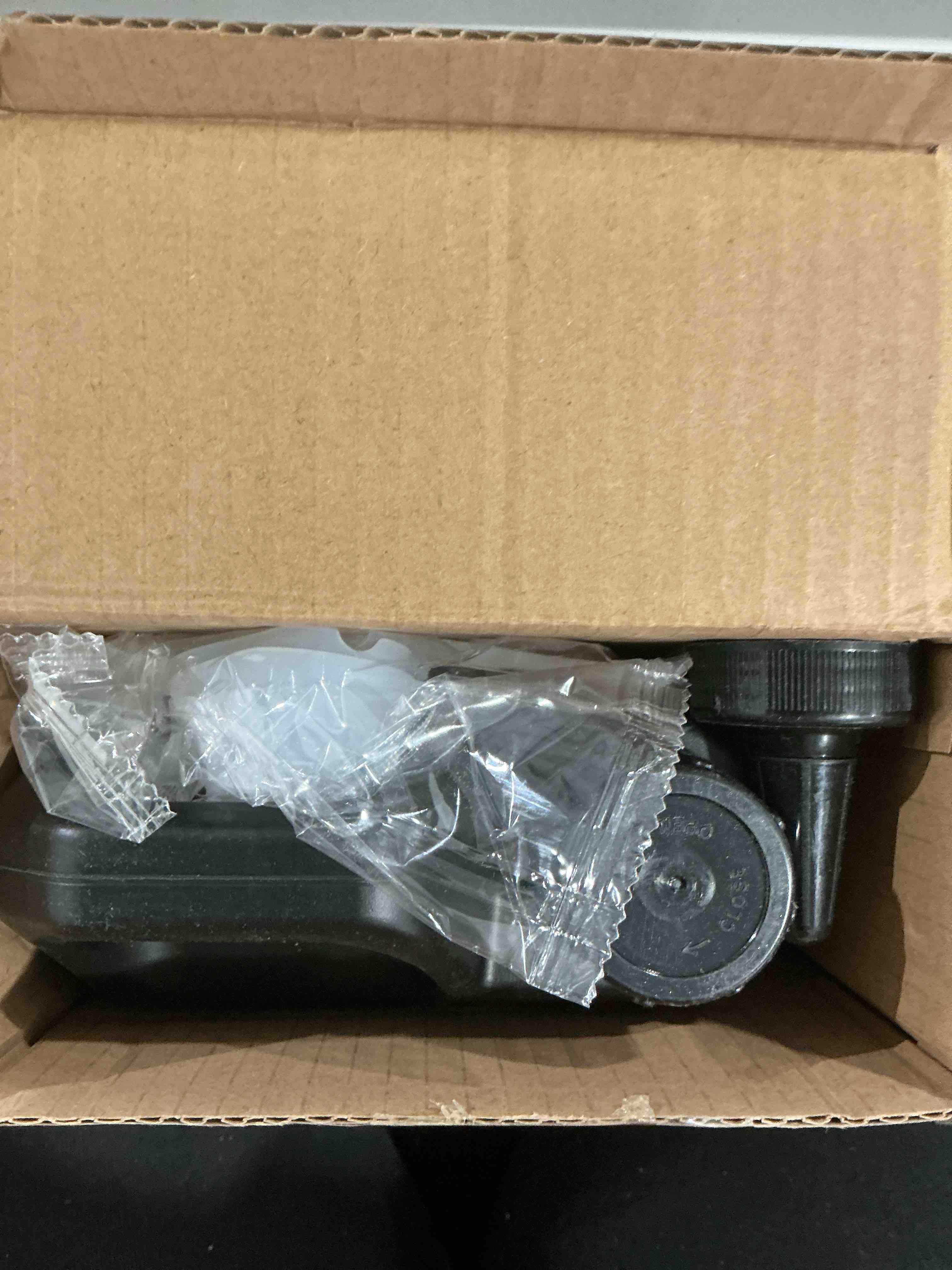 Condition photo showing Good Condition for UV Resin Kit 1000g Bulk No Odor Upgrade Clear UV Epoxy Resin Hard Fast Cure Resin Kit Jewelry Making Handmade DIY Craft Decoration Coating