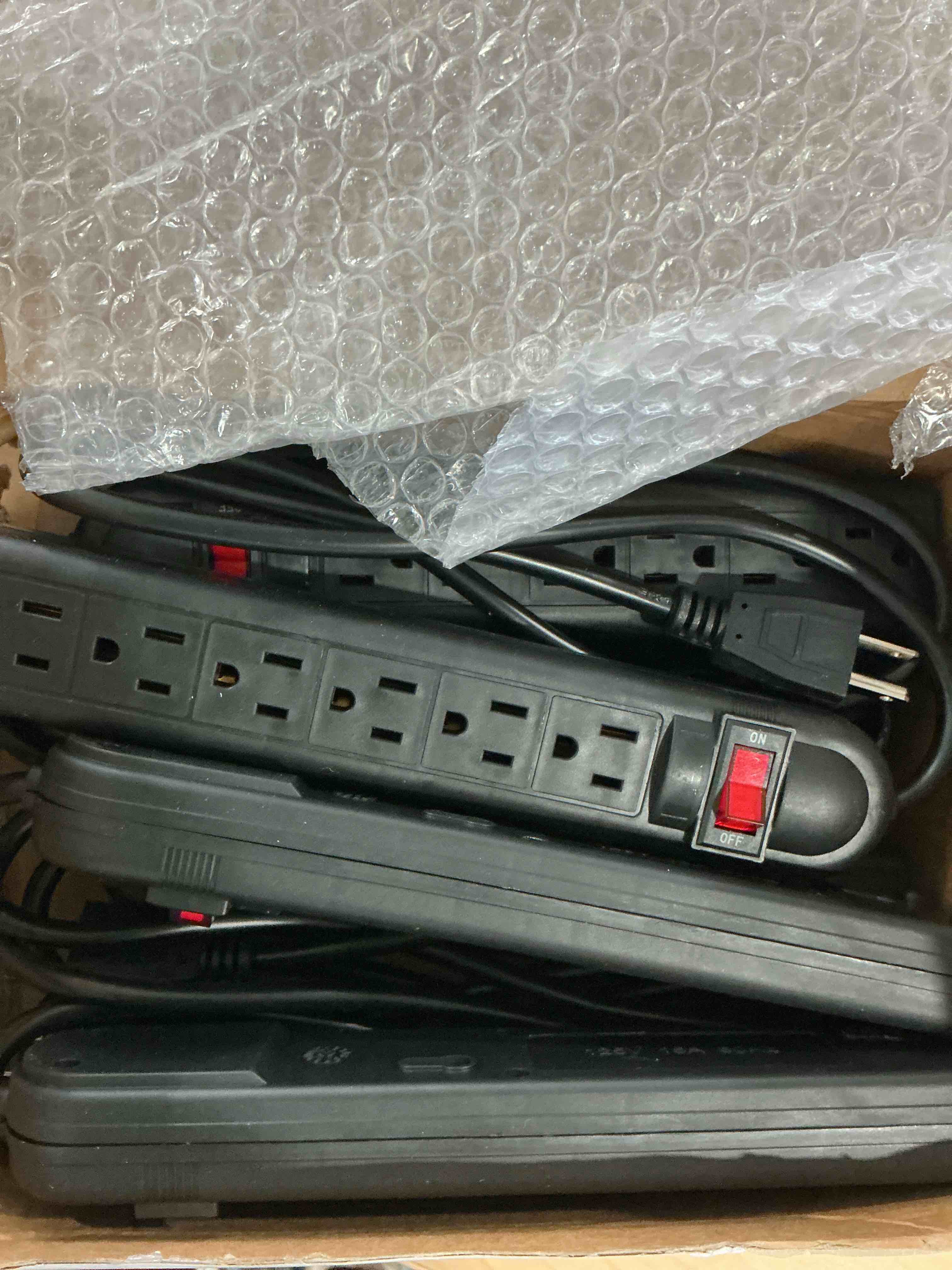 Condition photo showing New/Like New for 6 Pack 6 Outlet Power Strip 4 ft Flat Plug Overload Protection Power Strips for Home Office(Black)