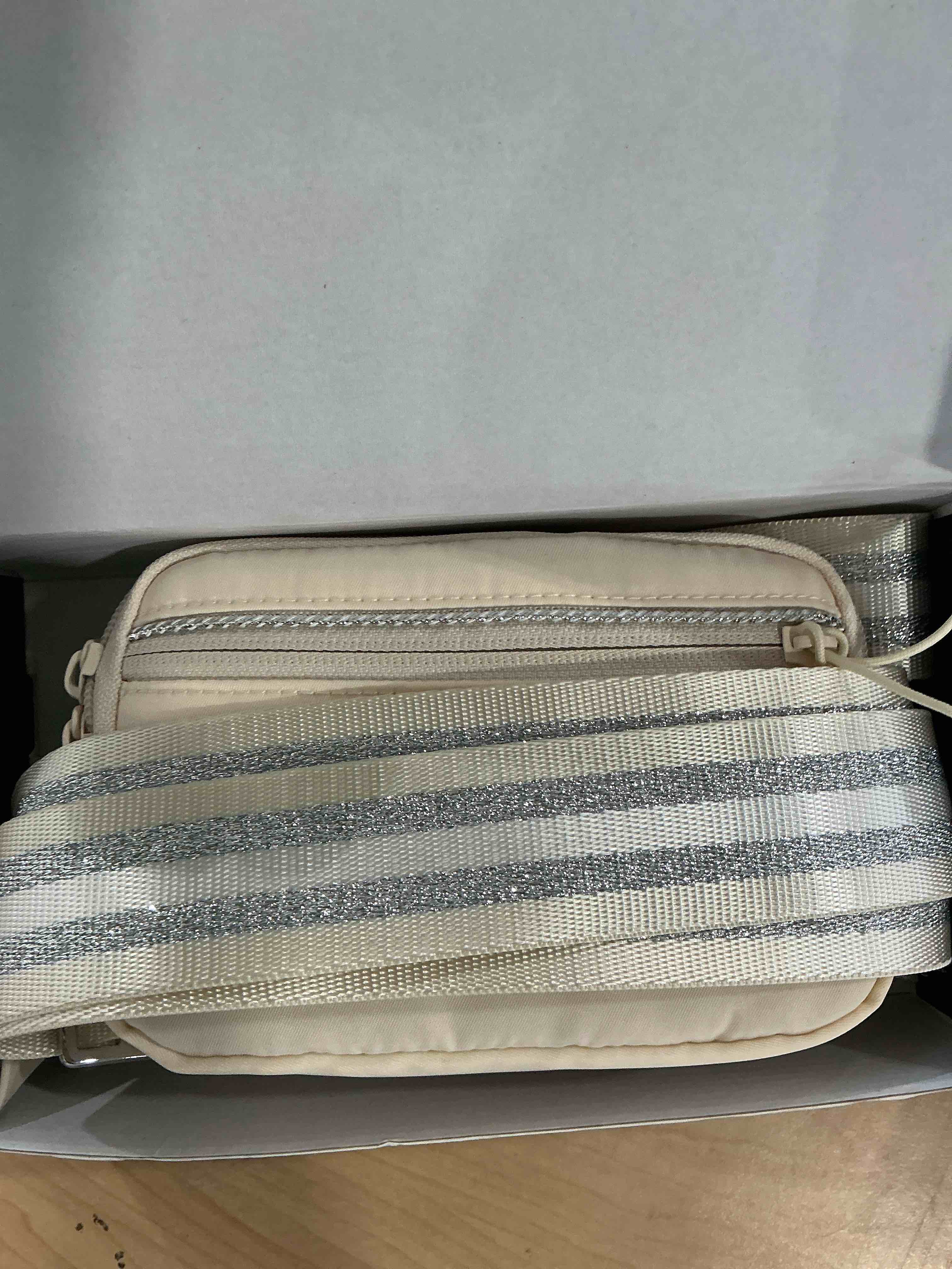 Condition photo showing Good Condition for Clip and Go Strap for Phone with Wallet Crossbody, Adjustable Phone Lanyard with Detachable RFID Wristlet Wallet, Pattern Strap, Cream&Silver (M) Cream-silver Medium