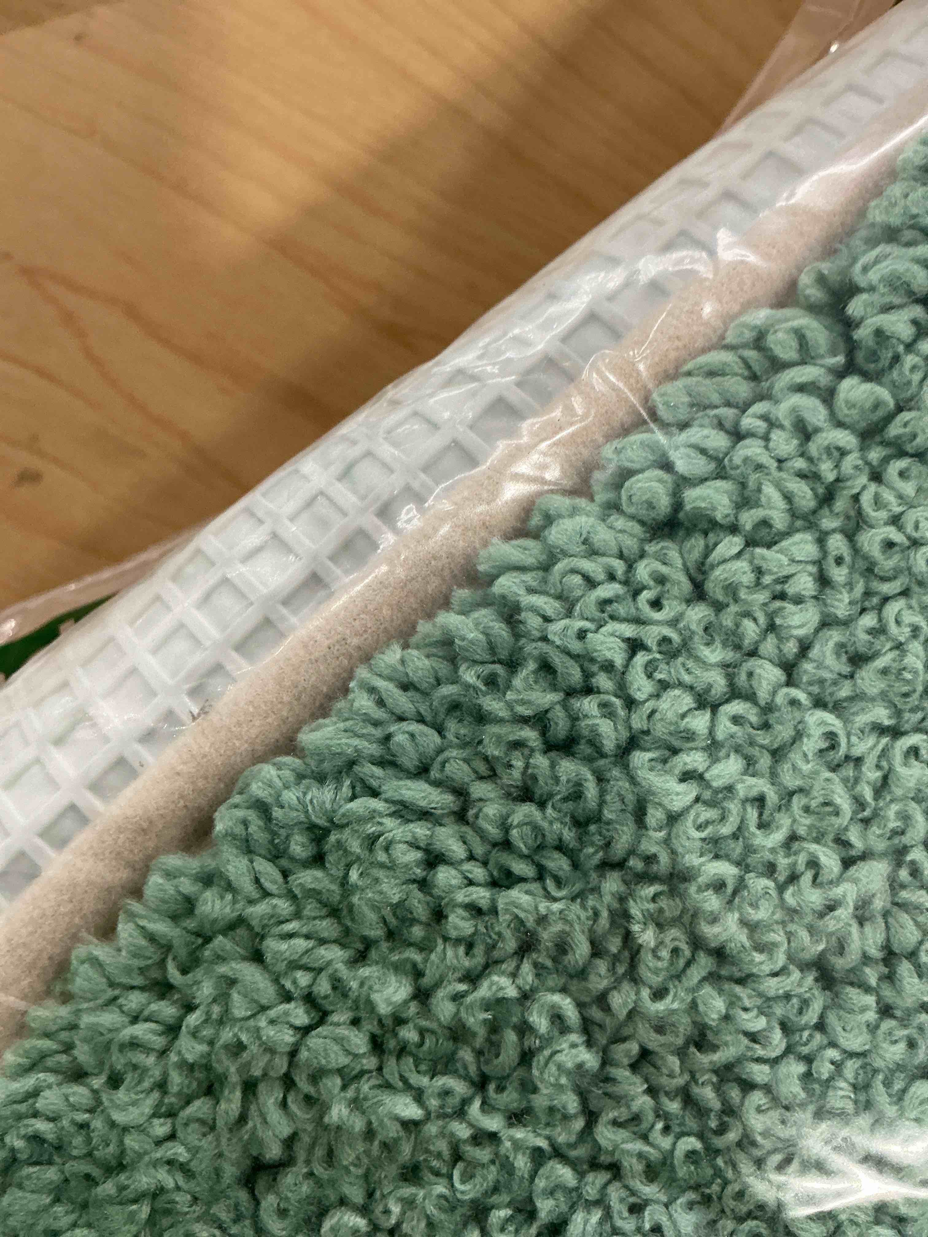 Condition photo showing New/Like New for WREWING Beach-Themed Plush Bath Mat, Coastal Reefs Non-Slip Rug with Non-Slip Backing, Soft Absorbent Polyester Floor Mat for Bathroom, Machine Washable Bath Mats 20 x 31 Inches (Green)