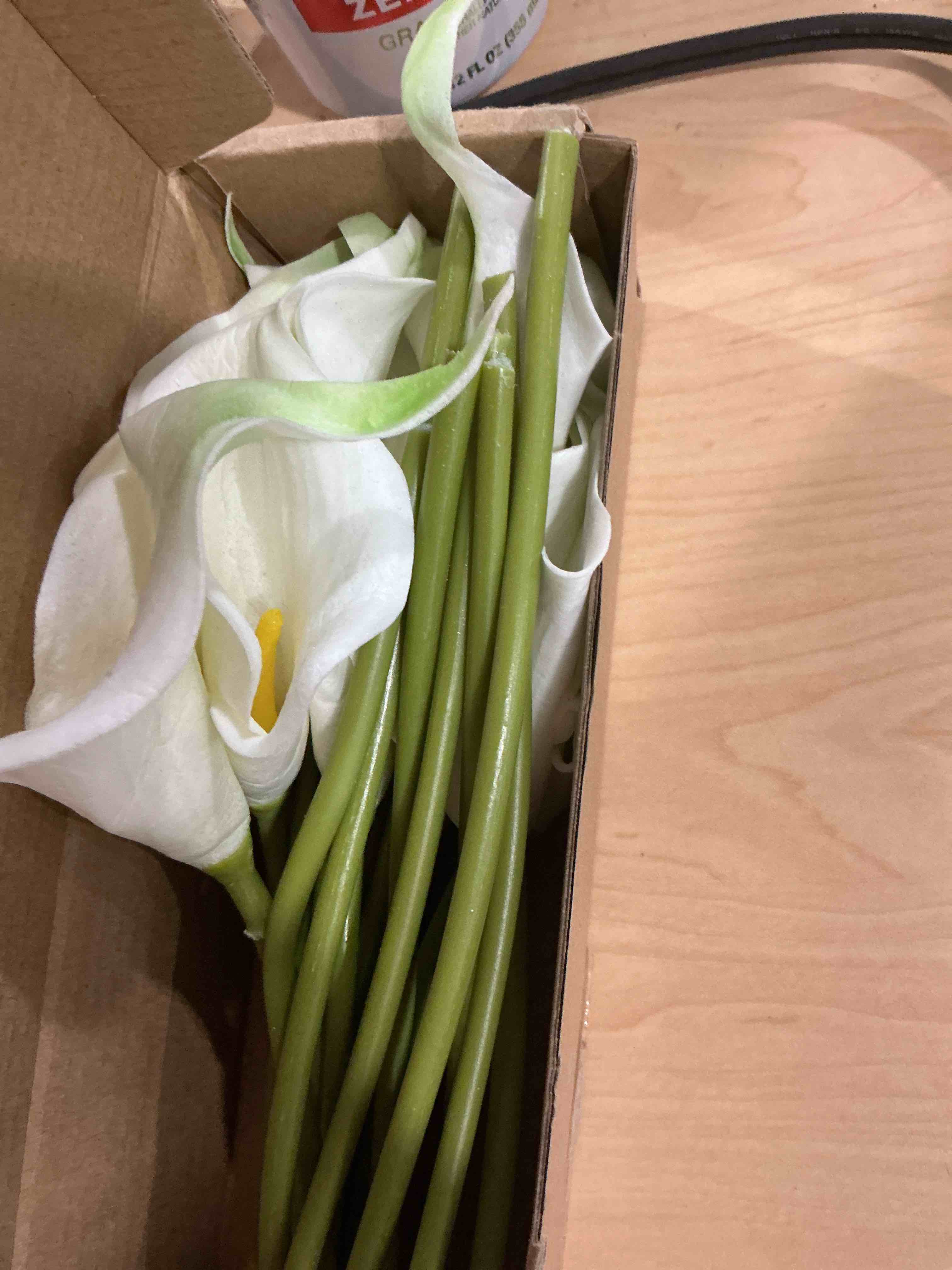 Condition photo showing New/Like New for 24 Pcs White Artificial Flowers Fake White Calla Lily Silk Flower Real Touch for Wedding Office Home Kitchen Decor