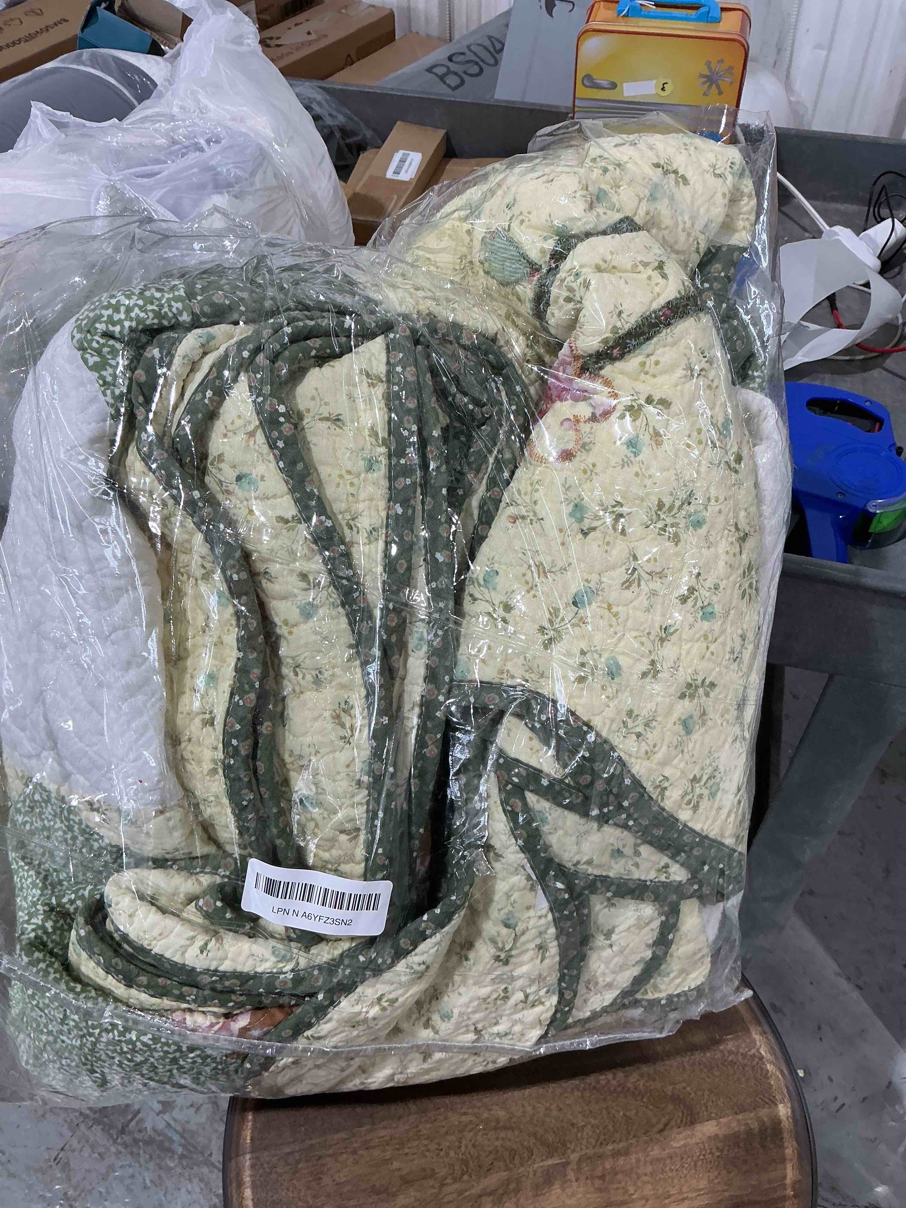 Condition photo showing New/Like New for YAYIDAY Oversized Queen Bedspreads Patchwork Quilt Set (110x118 Inch) - 100% Cotton Reversible Breathable Green Earth Geometric Quilted Coverlet with Pillow Shams for All Seasons Green Floral Star Oversize Queen (110 x 118 inch)