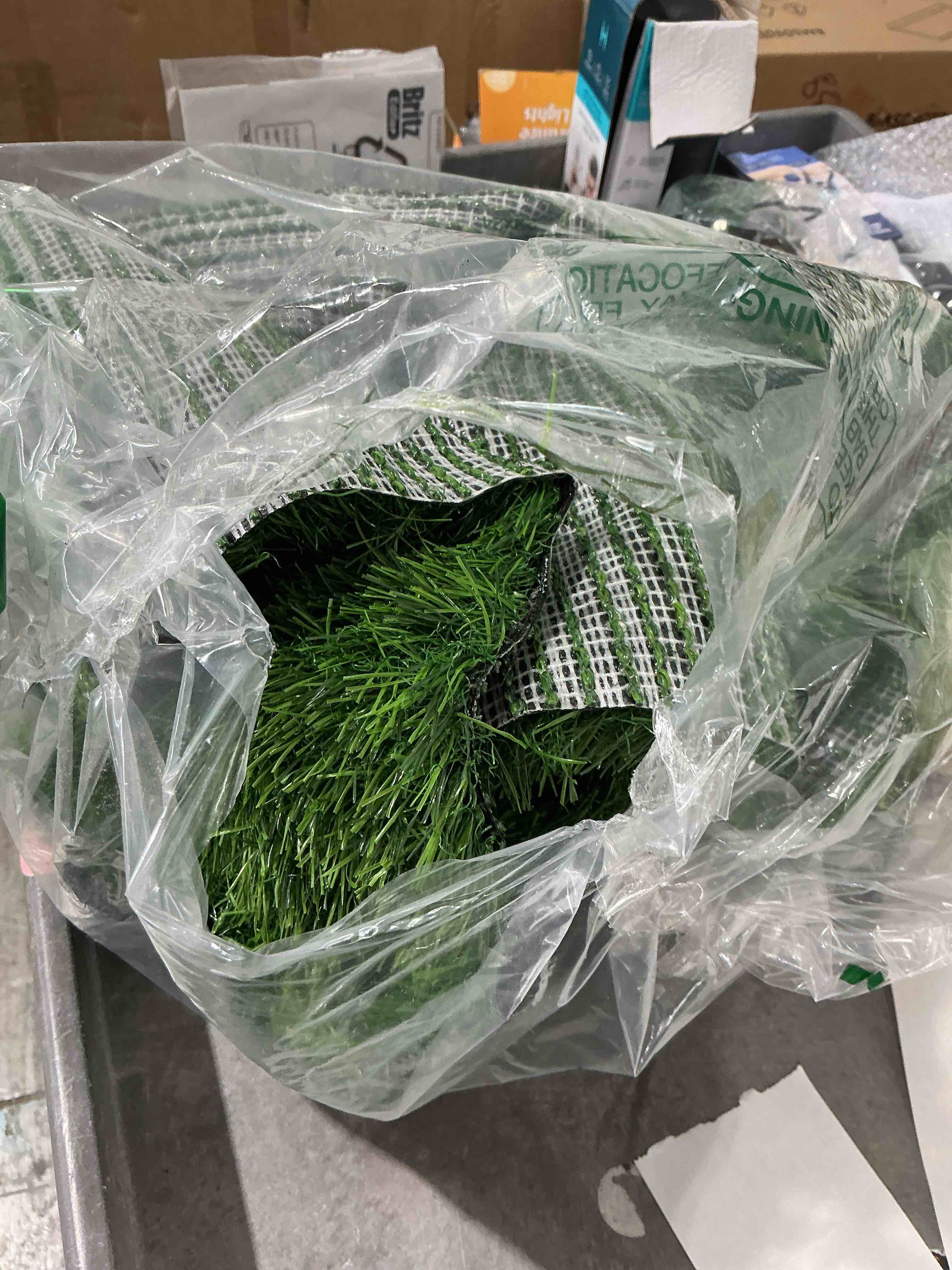 Condition photo showing New/Like New for Grass Pad for Dogs 39.3 x 31.5 inches Strong Absorbency Soft Artificial Grass for Pets Potty Training, Easy to Clean Fake Grass for Dog Indoor Outdoor Use(1 Pack) 39.4x31.5 Inch