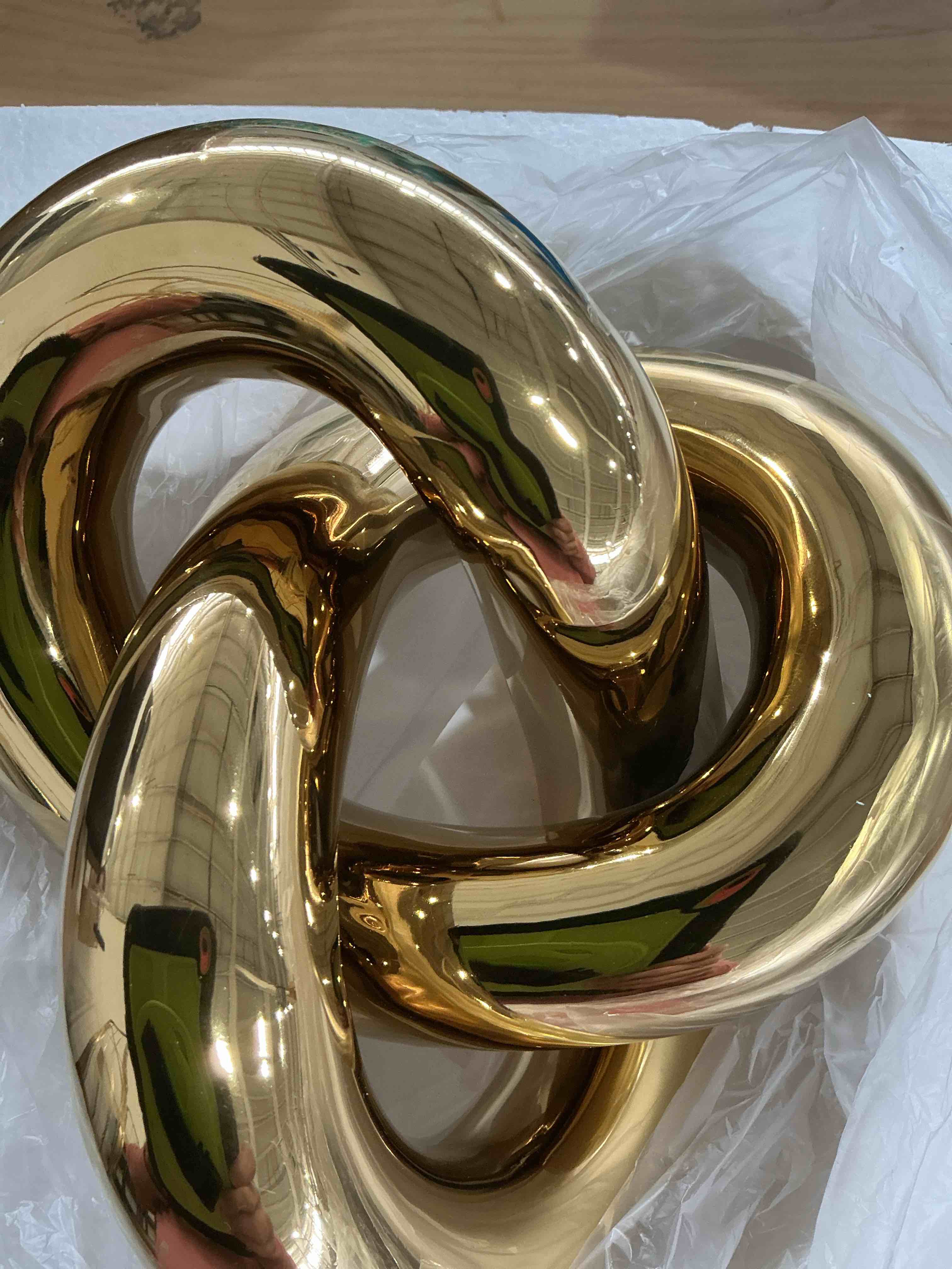 Condition photo showing New/Like New for Large Ceramic Gold Knot Statue Décor, Gold Coffee Table Decor, Multi-Angle Abstract Geometric Sculpture Ornament, Modern Home Decor Accents for Living Room, Bedroom, Office