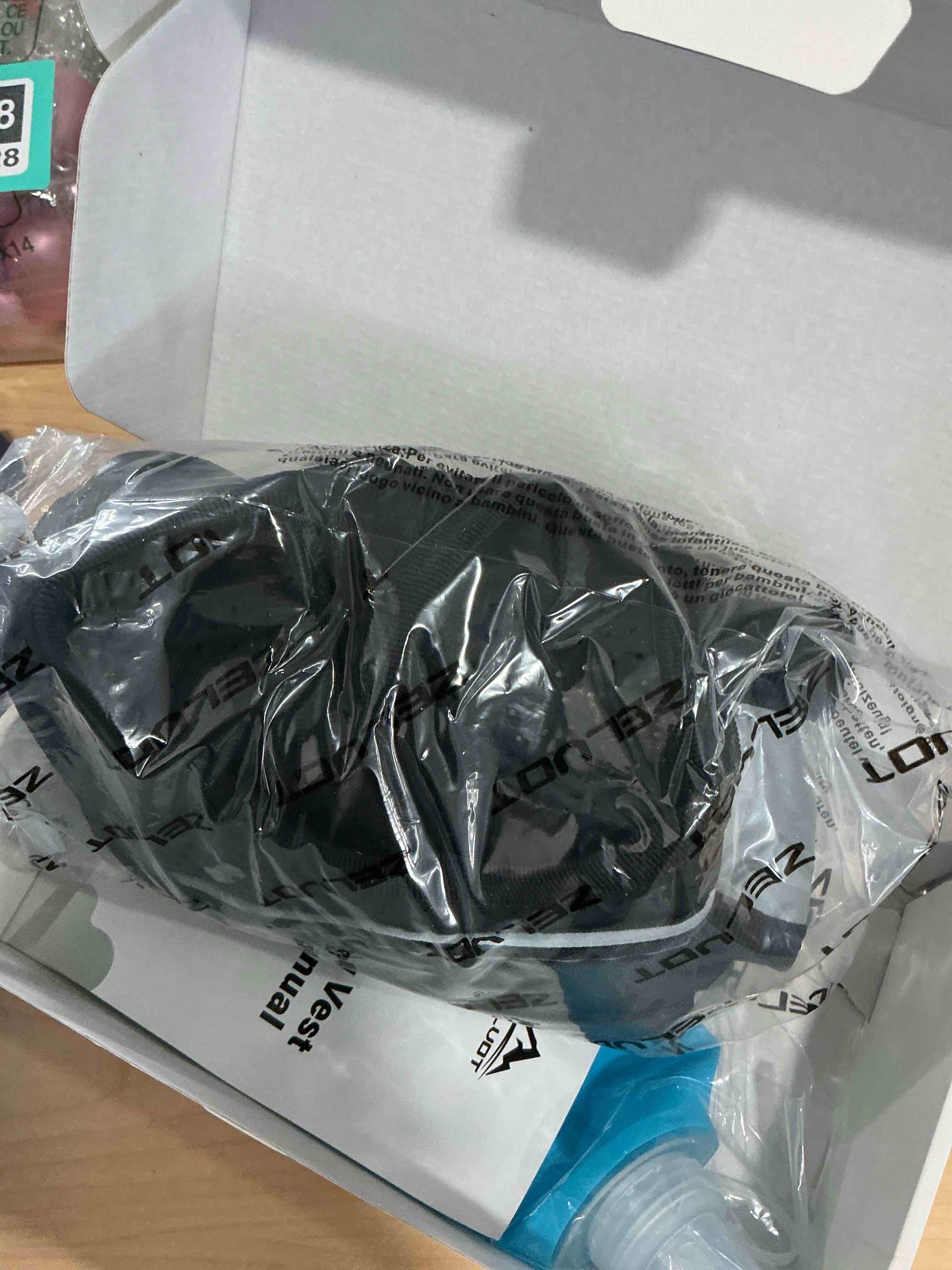 Condition photo showing Good Condition for Running Vest for Women Men, USA Original Patent, Adjustable Chest Straps Running Hydration Vest with 500ml Soft Flask, Lightweight Reflective Hydration Backpack for Marathon Medium-Large Black