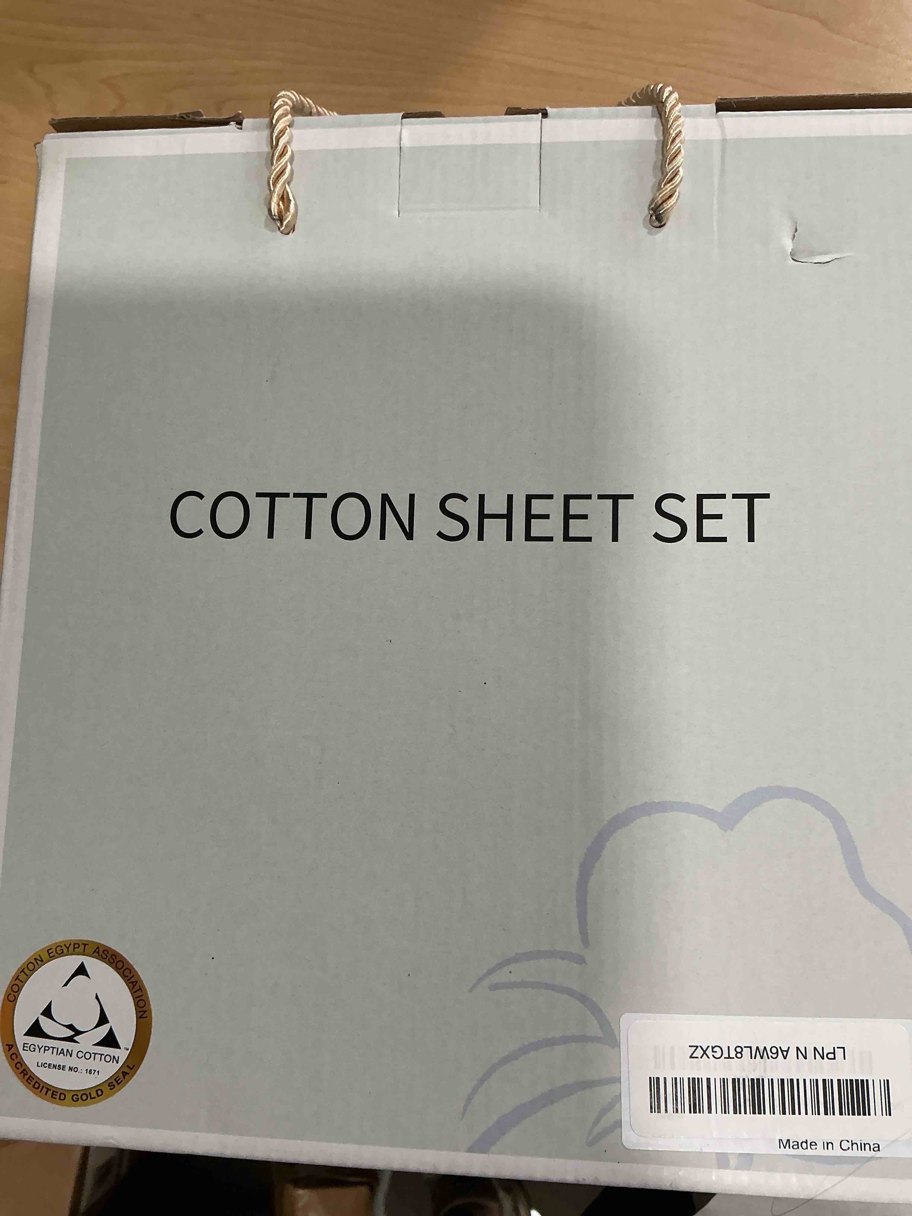 Condition photo showing New/Like New for Shilucheng 100% Cotton Queen Size Sheets Set - 600 Thread Count?Luxury Egyptian Cotton Bed Sheets?5-Star Hotel Quality Sheets, Breathable & Cooling, 16 Inch Deep Pocket - 4 Piece (White, Queen) 01 - White(cotton) Queen