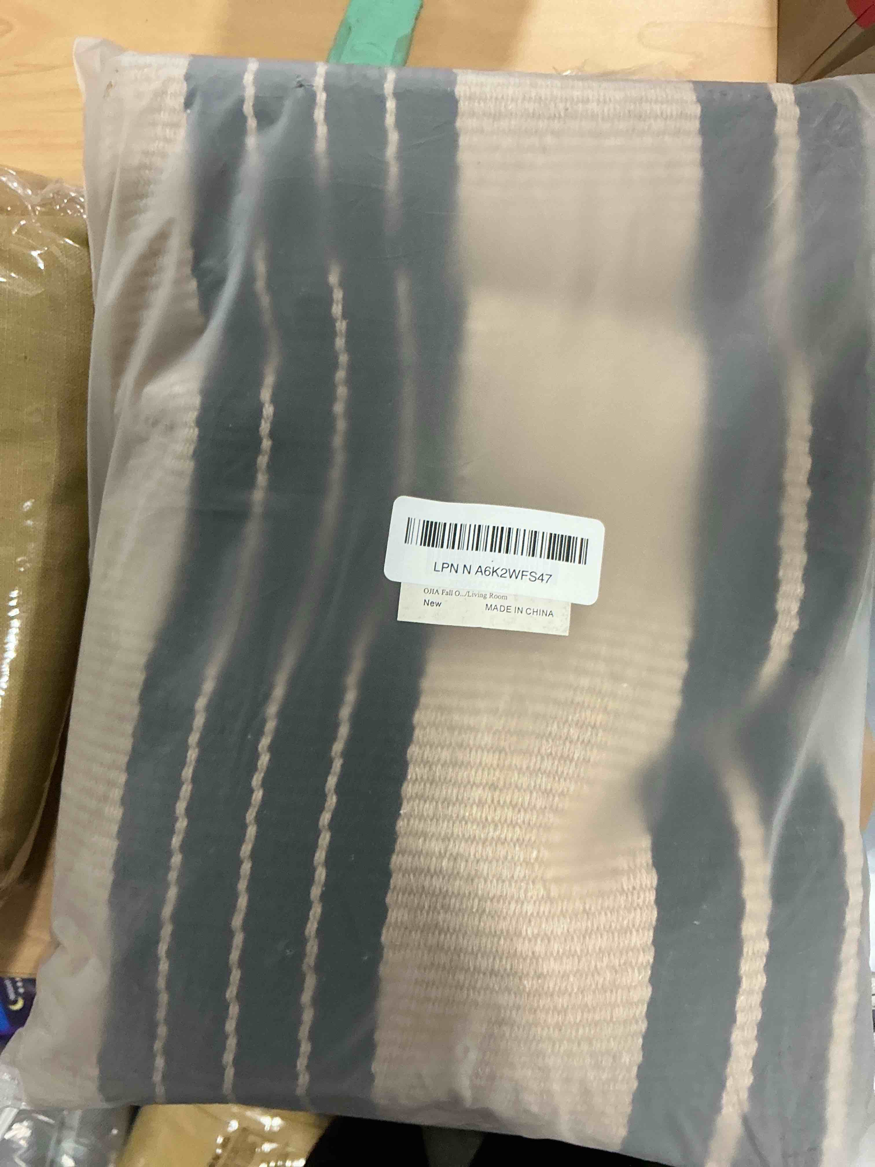 Condition photo showing New/Like New for OJIA Christmas Outdoor Rug 3'x5', Black and Tan Area Rug Machine Washable Rugs Cotton Hand Woven Entry Rug Indoor Outdoor Striped Carpet for Front Porch/Deck/Backyard/Camping/Outdoor Decor 3' x 5' (Rectangular) Tan/Black Stripe