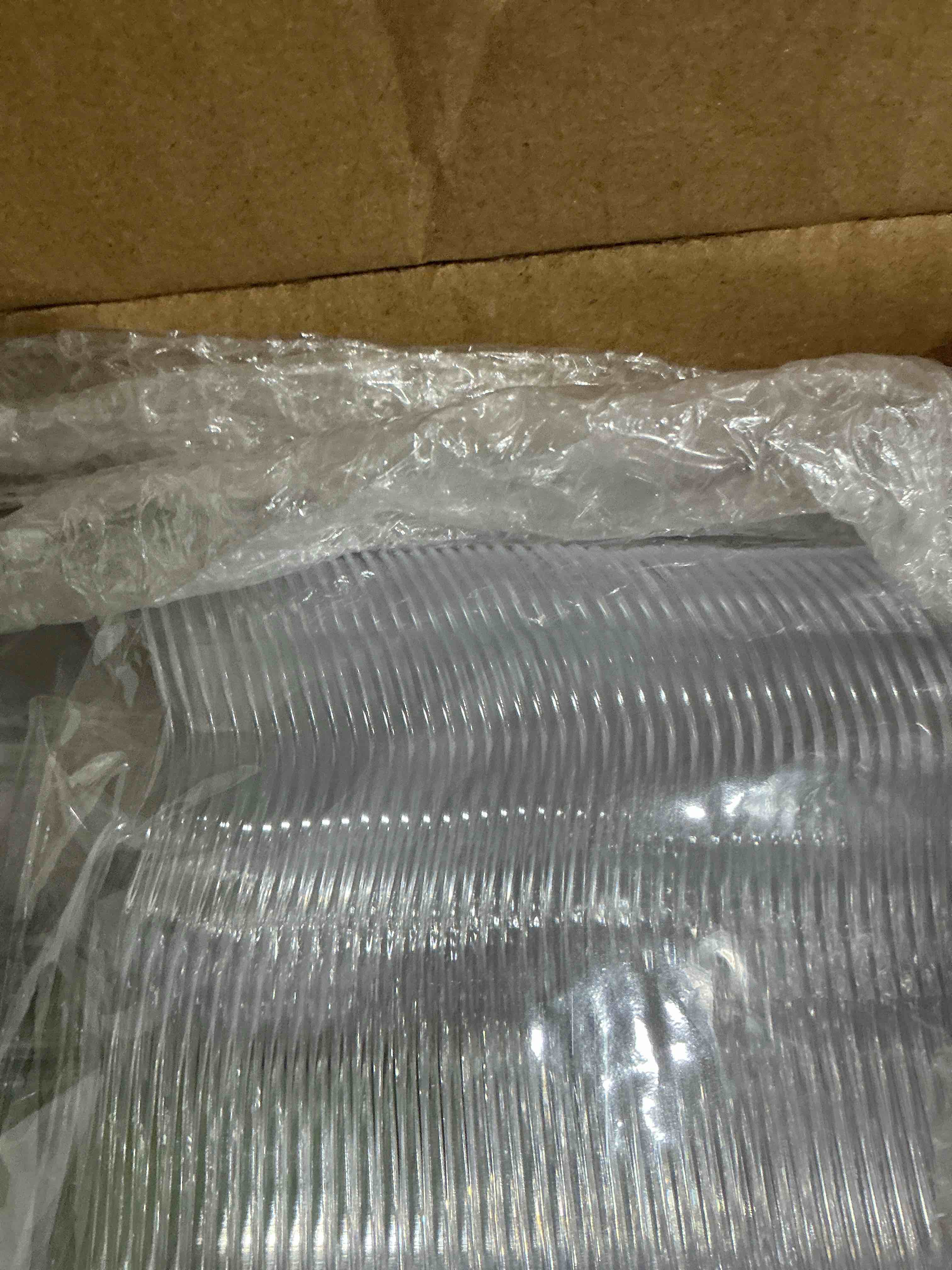 Condition photo showing New/Like New for Qeirudu 100 Pack 2.7 oz Heart Shaped Mini Dessert Cups with Spoons, Valentine's Day Small Clear Parfait Cups, Plastic Party Serving Cups for Mousses, Puddings, Fruits 2.7 oz (pack of 100)