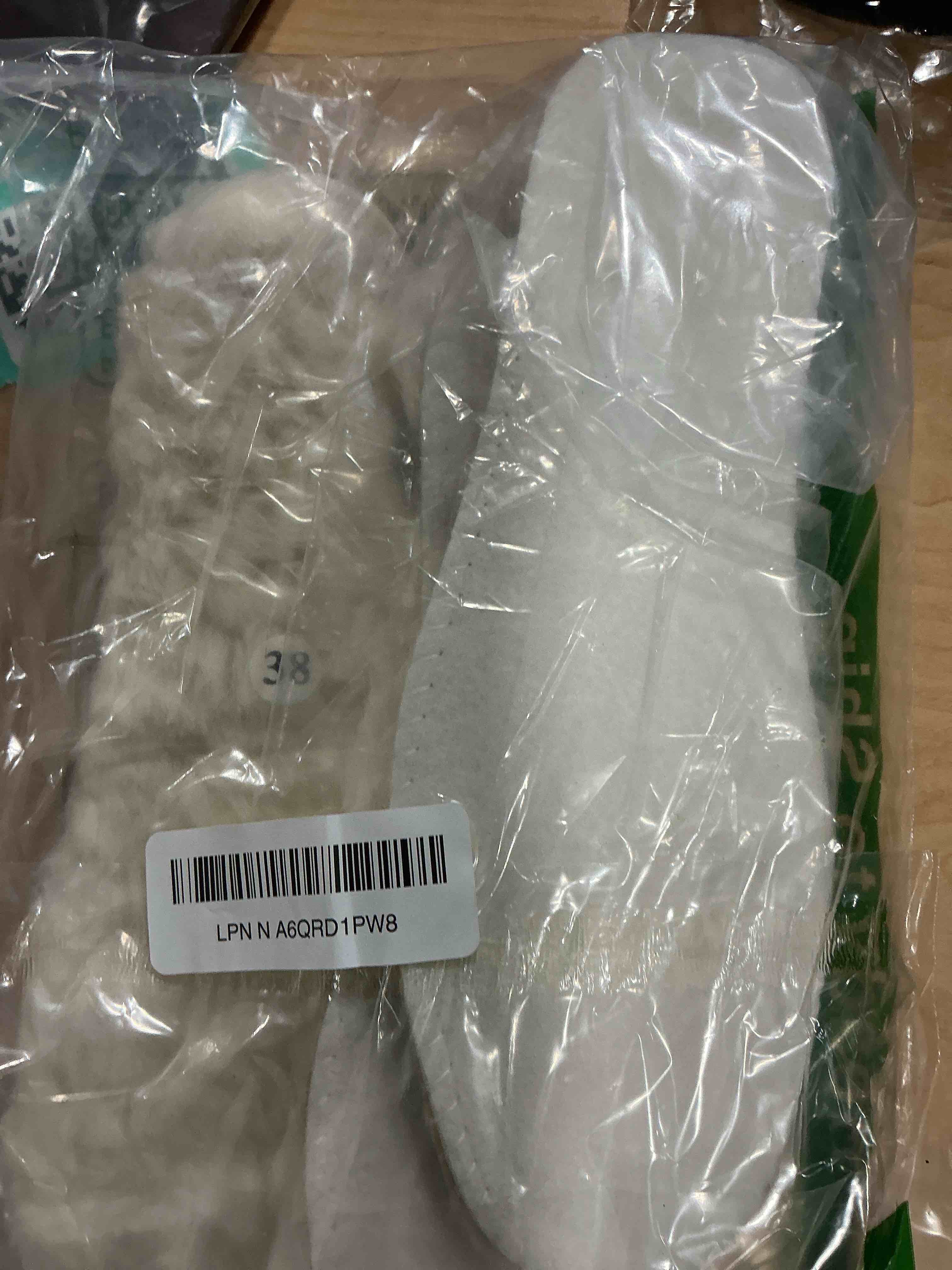 Condition photo showing Good Condition for 2Pairs Sheepskin Insoles Kid's Premium Thick Wool Fur Fleece Inserts Cozy & Fluffy for Children's 5 Big Kid