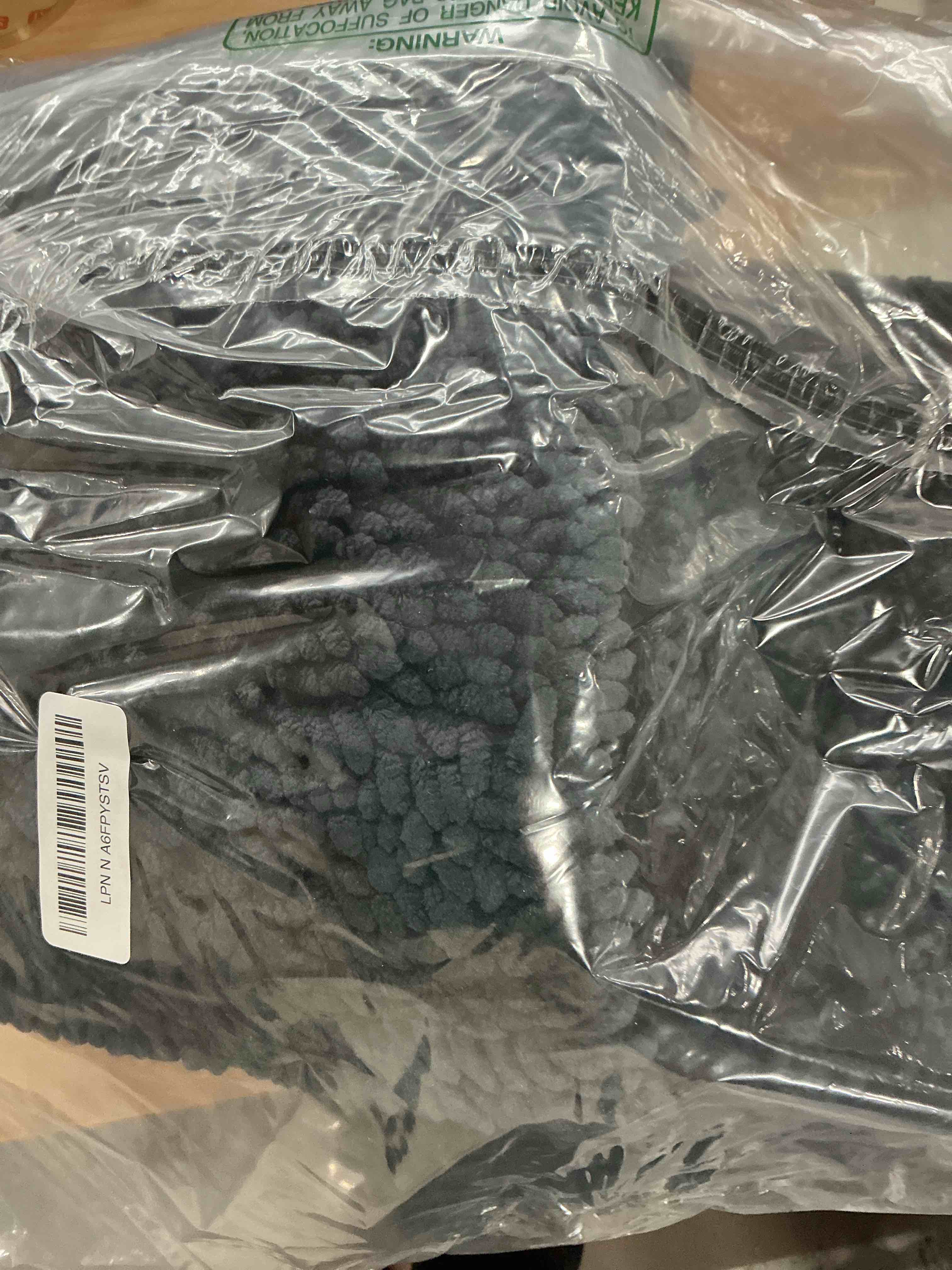 Condition photo showing Good Condition for blue Yimobra Bathroom Rugs Sets 2 Piece, Soft Absorbent Bath Mat and U-Shaped Toilet Rug with Non Slip Backing, Luxury Shaggy Bath Mats for Bathroom, Machine Washable, 24"x17"+24"x20", Black Black 24x17 + 24x20 Inch