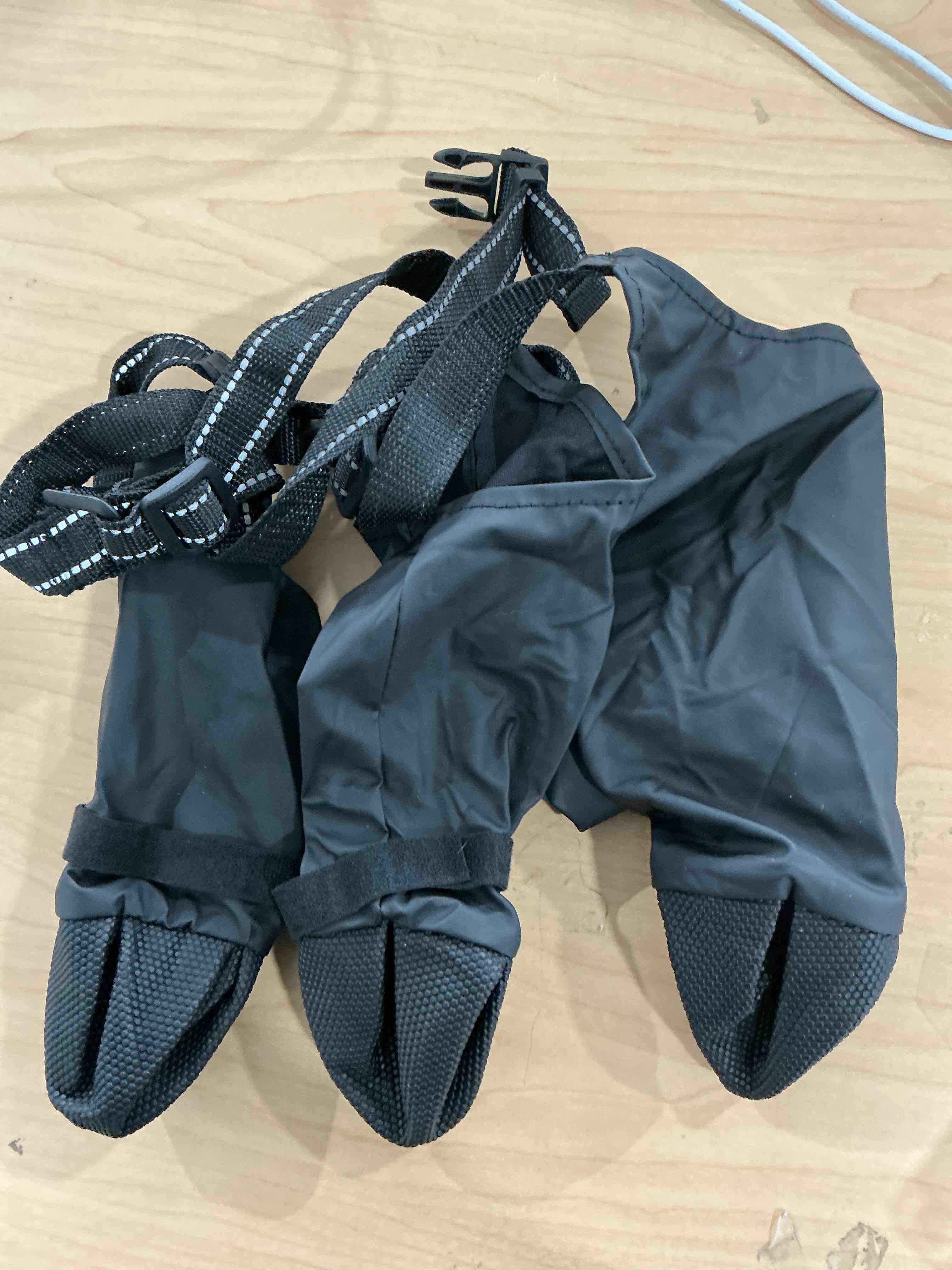 Condition photo showing New/Like New for BECEMURU Winter Dog Boots Leggings with Anti-Slip Sole,Dog Paw Protector, Perfect for Outdoor Walking, Hiking, Waterproof and Anti-Fall Dog Shoes with Adjustable Strap (M) M-Paw Width??2.6"