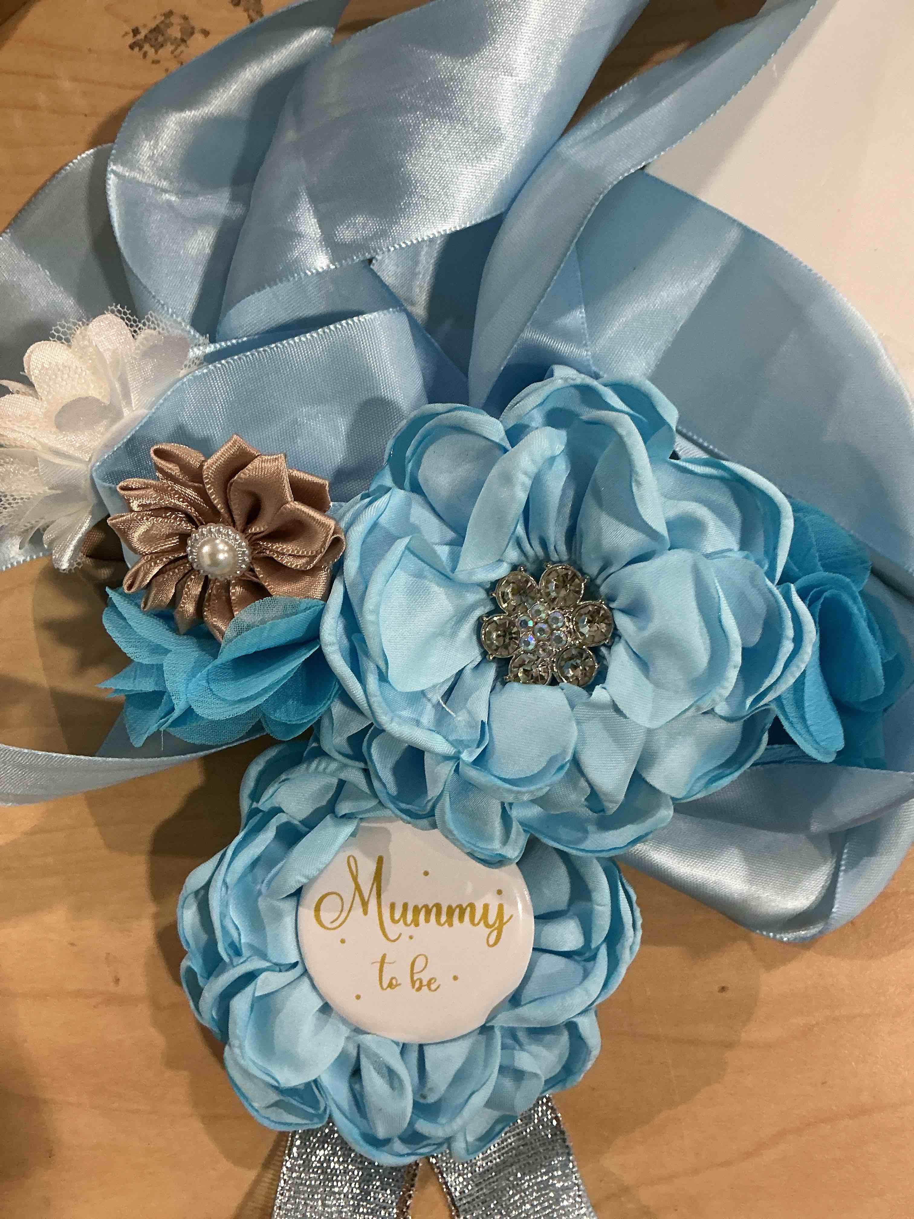 Condition photo showing Good Condition for XINRUI Floral Maternity Sash Mummy Daddy to Be Corsage Pin Set Blue Teddy Bear Baby Shower Sash Belly Belt Flower Pregnancy Photo Props Maternity Photography (Blue)