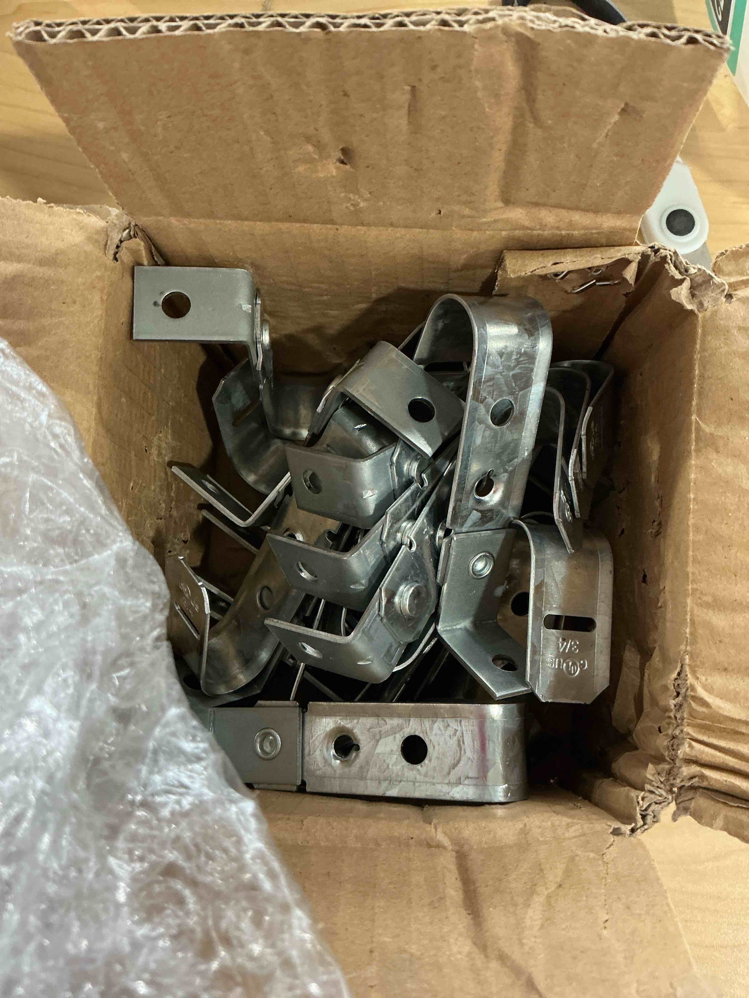 Condition photo showing Good Condition for Zonon 25 Pcs J Hooks 3/4 Inch Ceiling Mount Metal J Hooks Support Heavy Duty G60 Galvanized Steel Cable Management for Hanging Attaching to Vertical Surfaces, Ul Certification Ceilings Beams