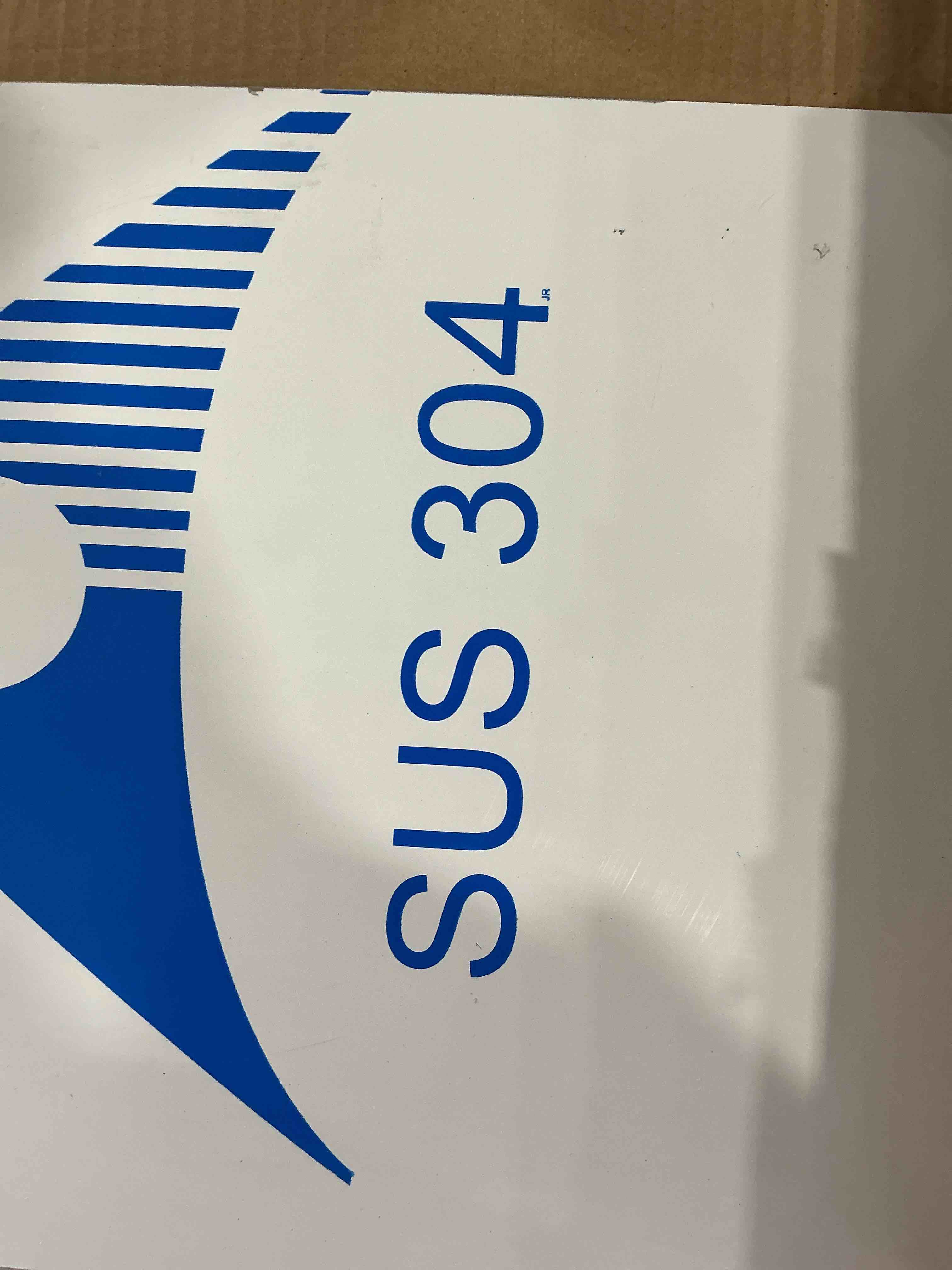 Condition photo showing Good Condition for Stainless Steel Cutting Boards for Kitchen, Lipped stainless steel cutting board. Large cutting board suitable for meat, fruits, vegetables, bread, and baking (30 x 30cm / 11.8"L x 11.8"W) Stainless Steel 11.8"L x 11.8"W