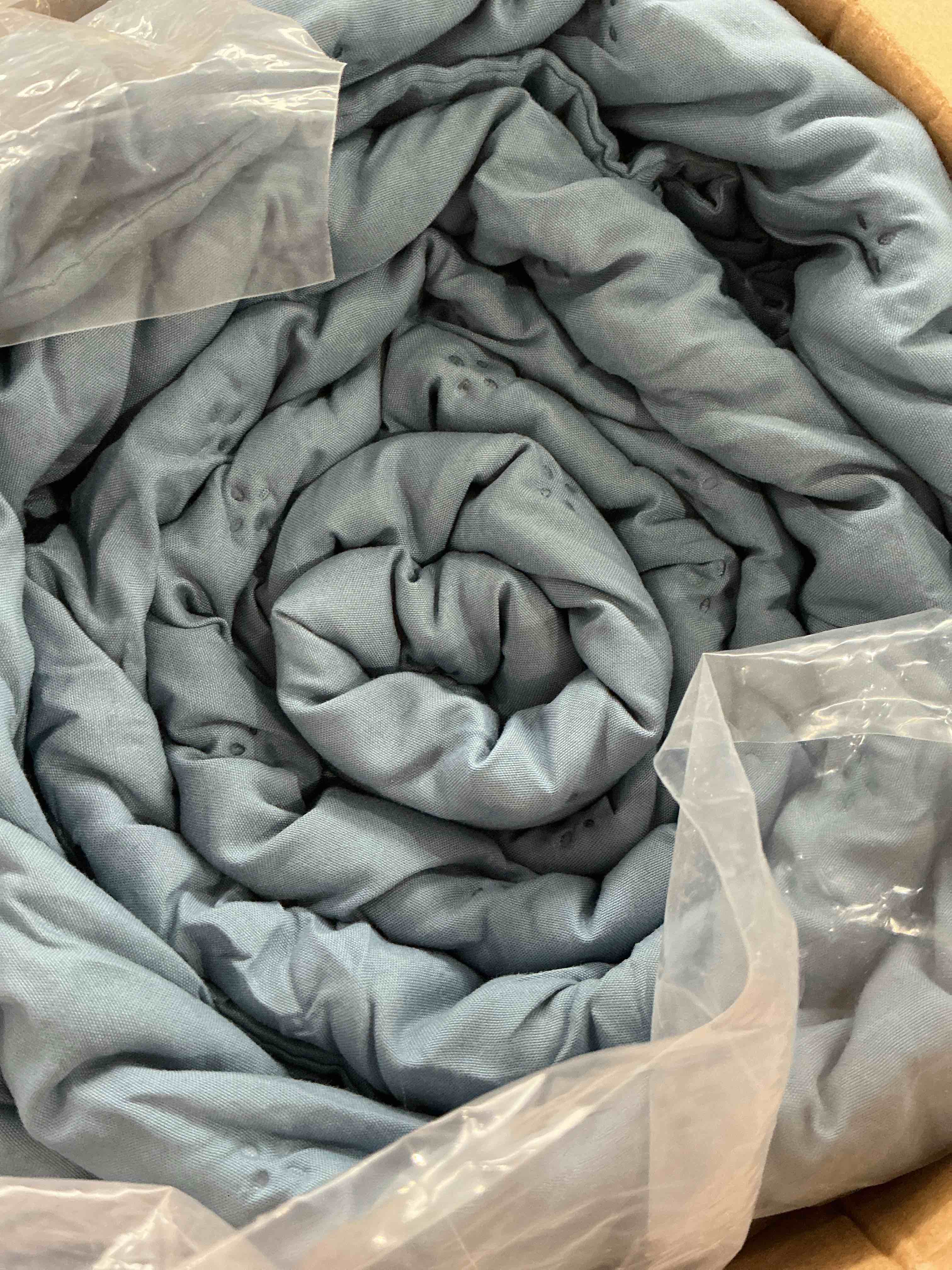 Condition photo showing New/Like New for Bedsure King Quilt - Ultra Soft Quilt Bedding for Modern & Coastal Bedrooms, Lightweight All-Season King Size Comforter, Mineral Blue Bedspread Coverlet 106x96 Inch 12 - Mineral Blue - Clover King