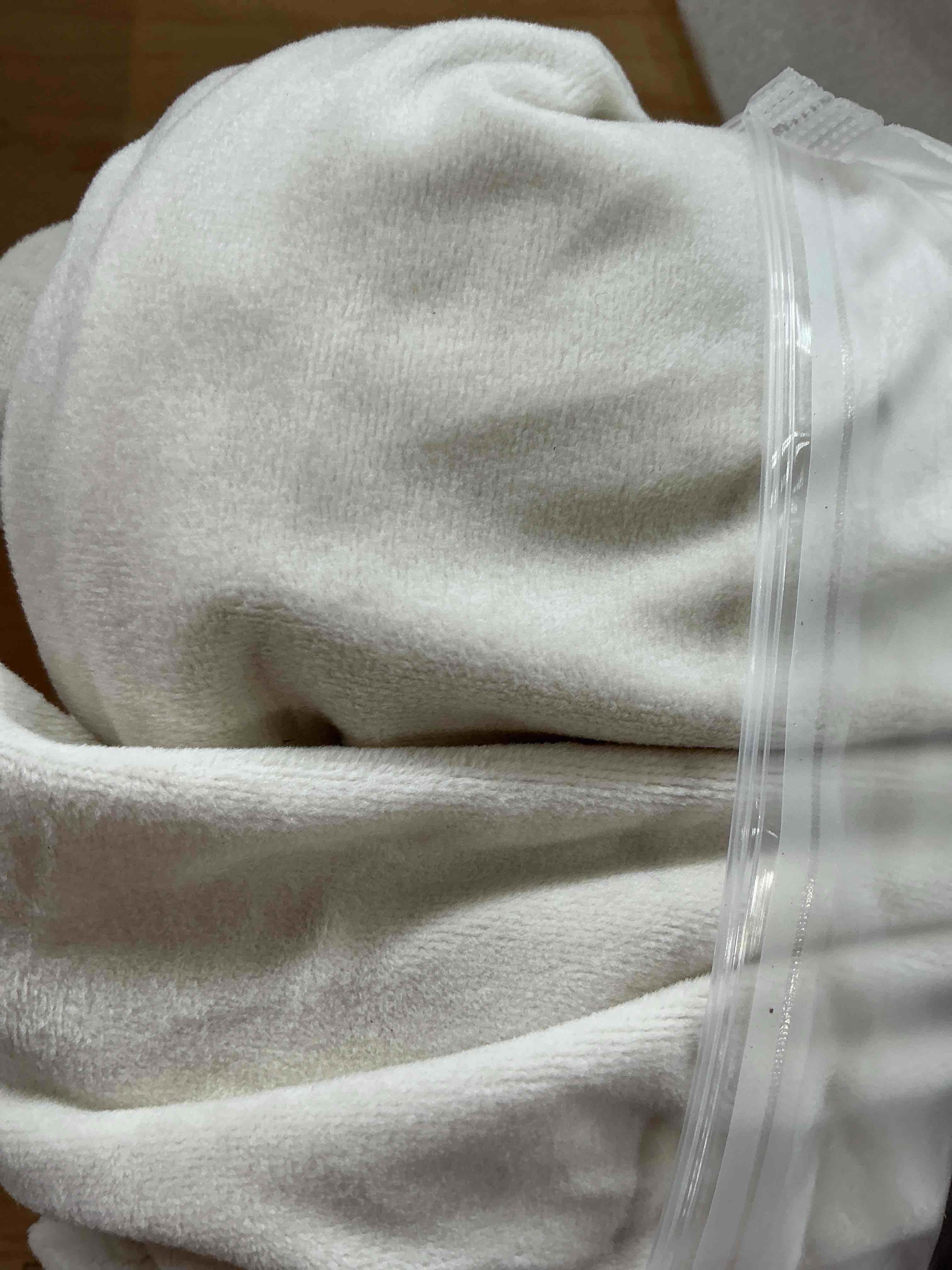 Condition photo showing New/Like New for MIULEE 26x26 Inch Euro Sham Velvet Pillow Covers, Set of 2 Large Square Decorative Pillows -Cream White Super Soft for King Bed, Sofa, Couch, Accent Chairs 26" x 26" (Pack of 2) Cream White