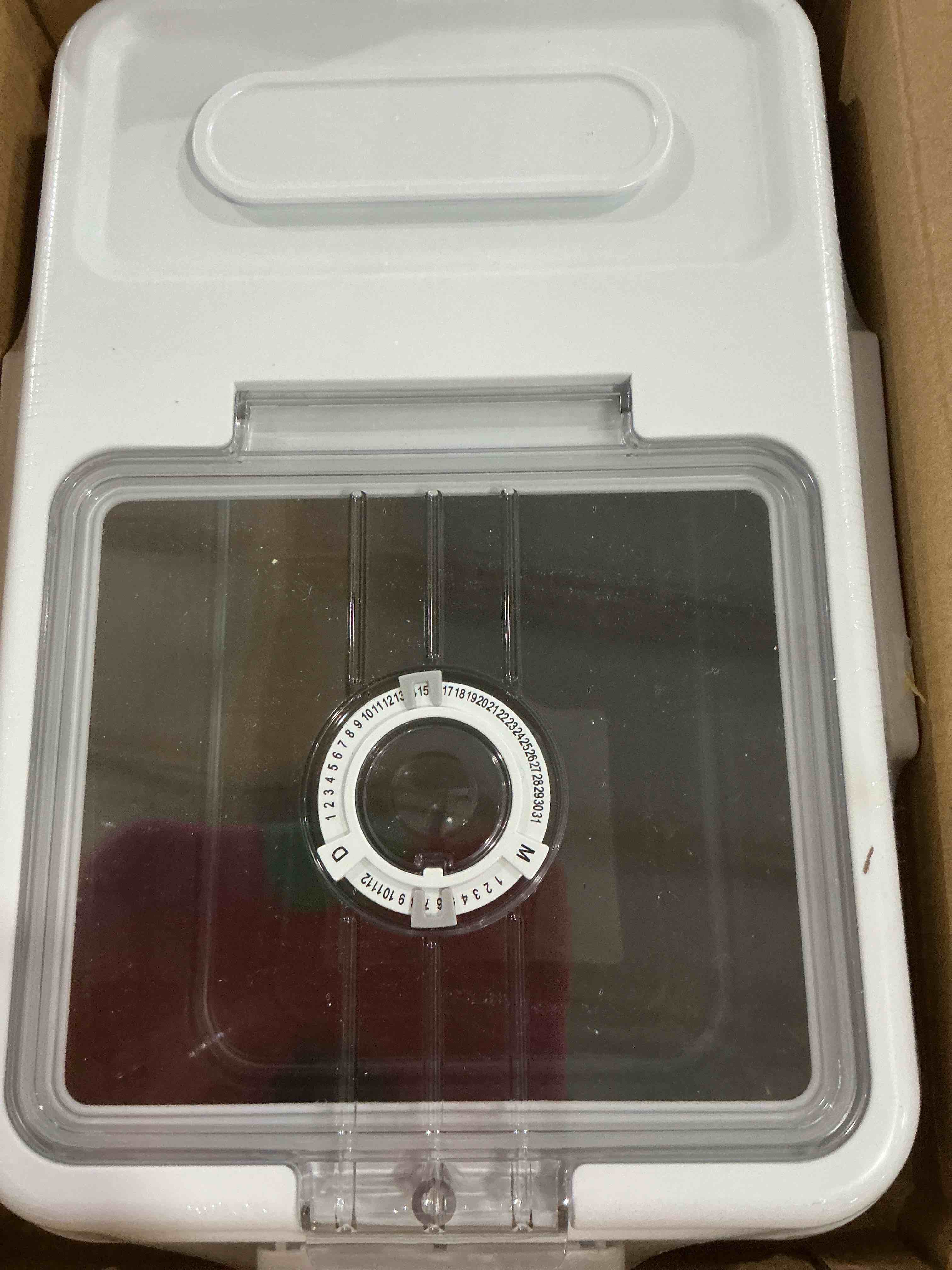 Condition photo showing New/Like New for Dynta Large Bread Box for Kitchen Countertop 11.4 x 7.5 x 6.7 Inch Airtight Bread Storage Container Time Recording Bread Keeper with Lid for Toast, Loaf and Cookies White