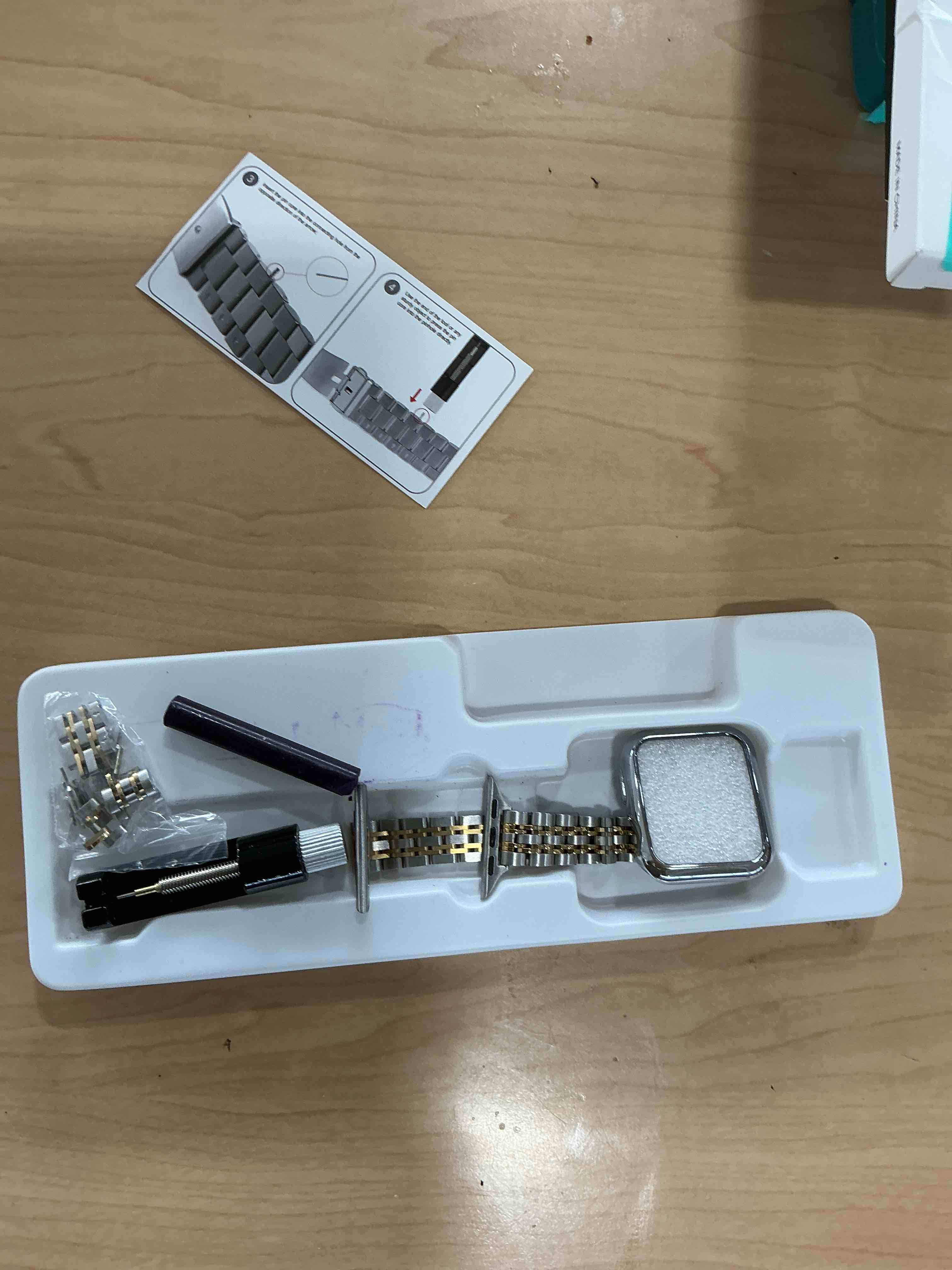 Condition photo showing Good Condition for Slim Watch Band Compatible with Apple Watch 41mm 45mm 42mm 44mm 40mm 38mm Metal Stainless Steel Watchband Suitable for iWatch 10/9/8/7/6/5/4/3/2/1/SE Series Women Luxury Strap 38mm 40mm 41mm Silver and Gold